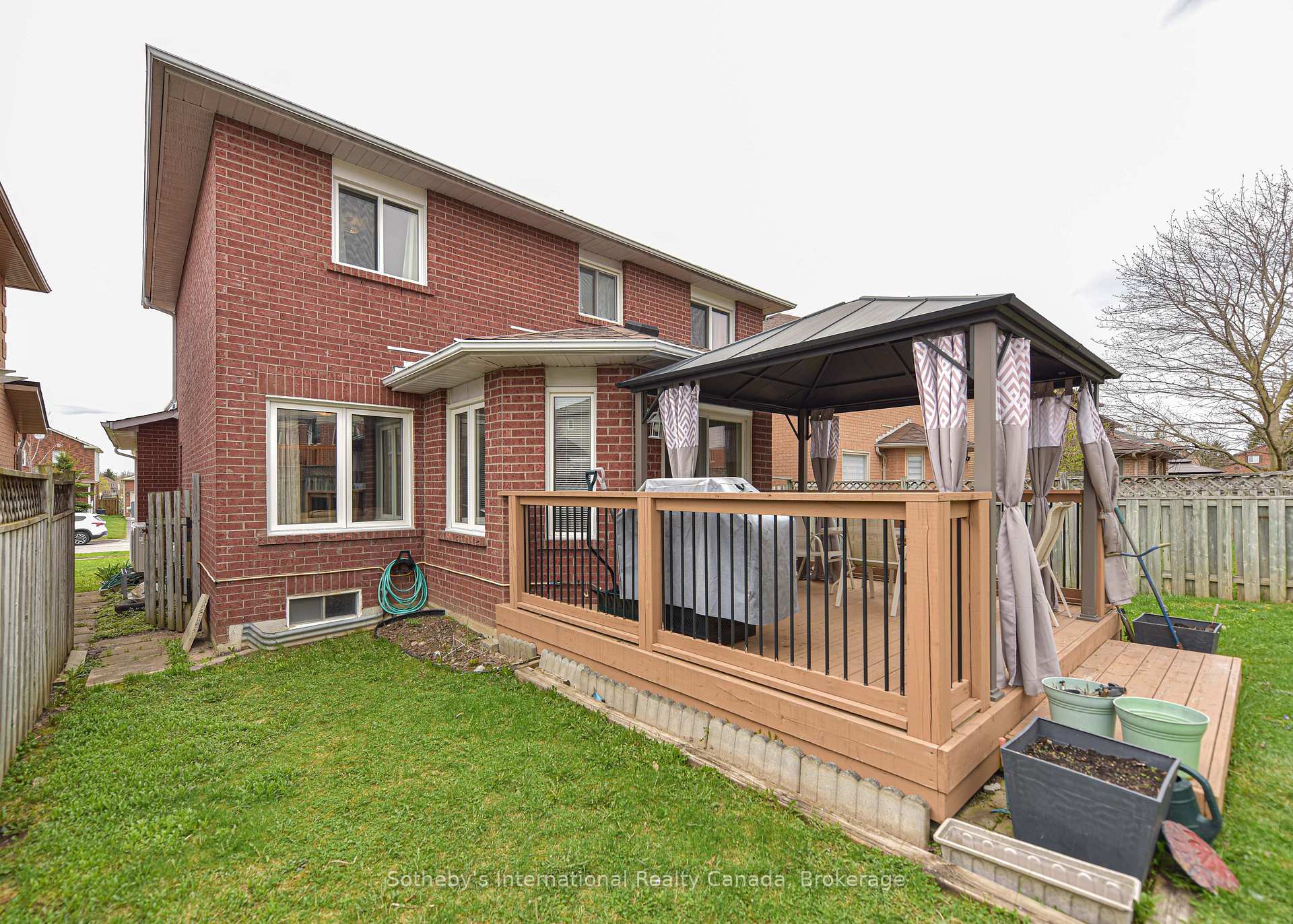 Photo 2 of 13 Burke Drive, Barrie, West Bayfield — HOMEH