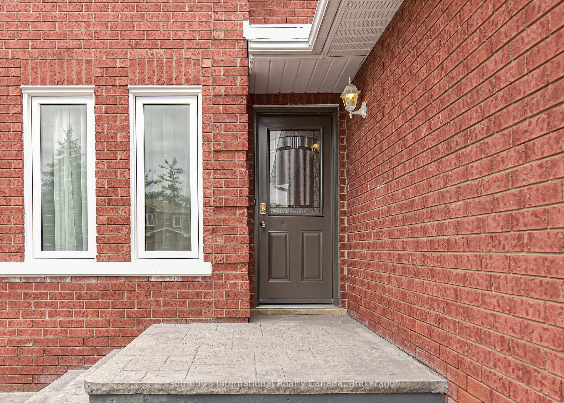 Photo 7 of 13 Burke Drive, Barrie, West Bayfield — HOMEH