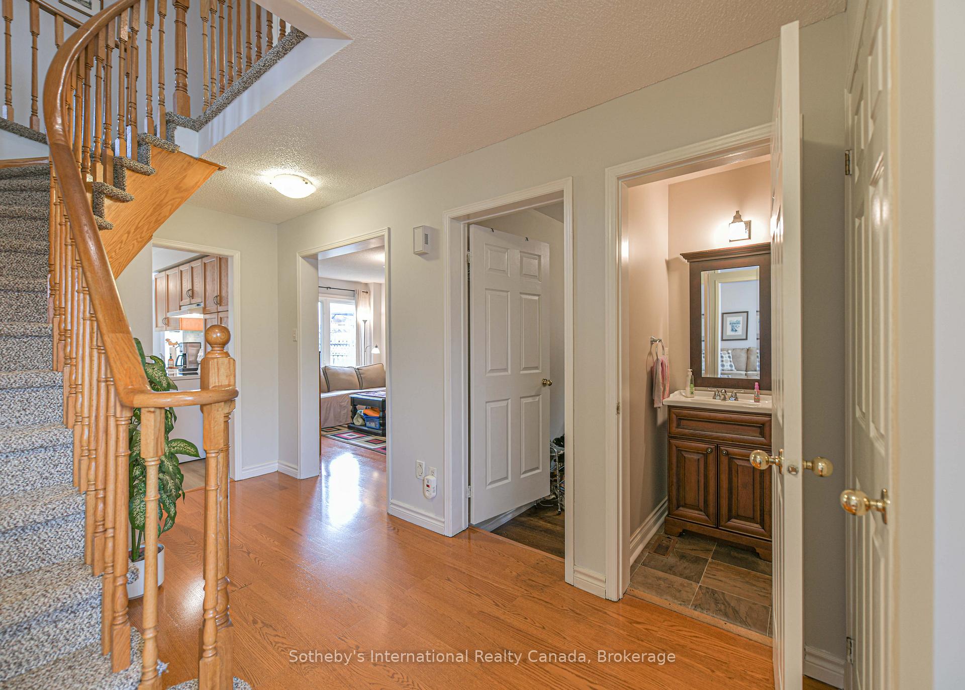 Photo 5 of 13 Burke Drive, Barrie, West Bayfield — HOMEH