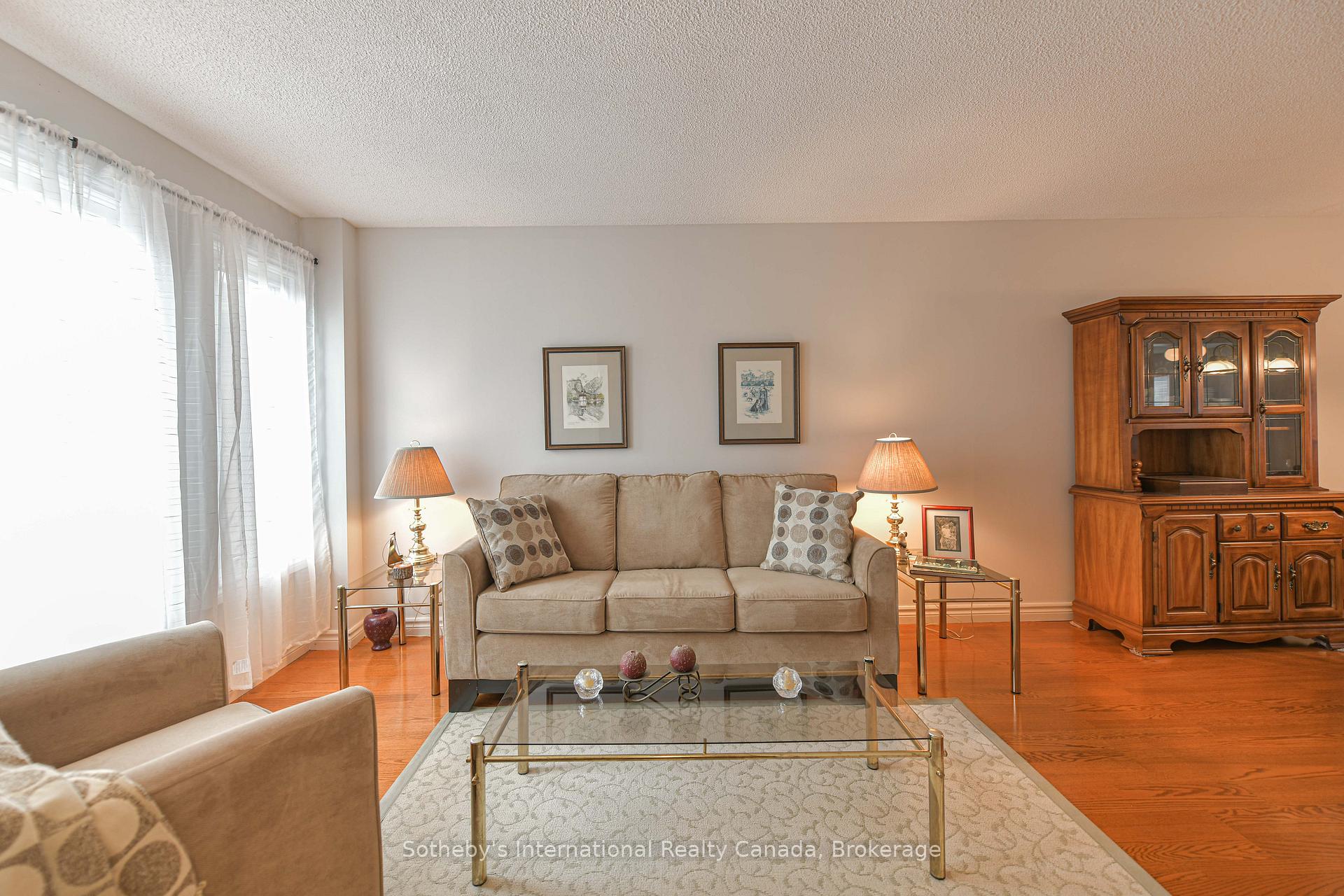 Photo 9 of 13 Burke Drive, Barrie, West Bayfield — HOMEH