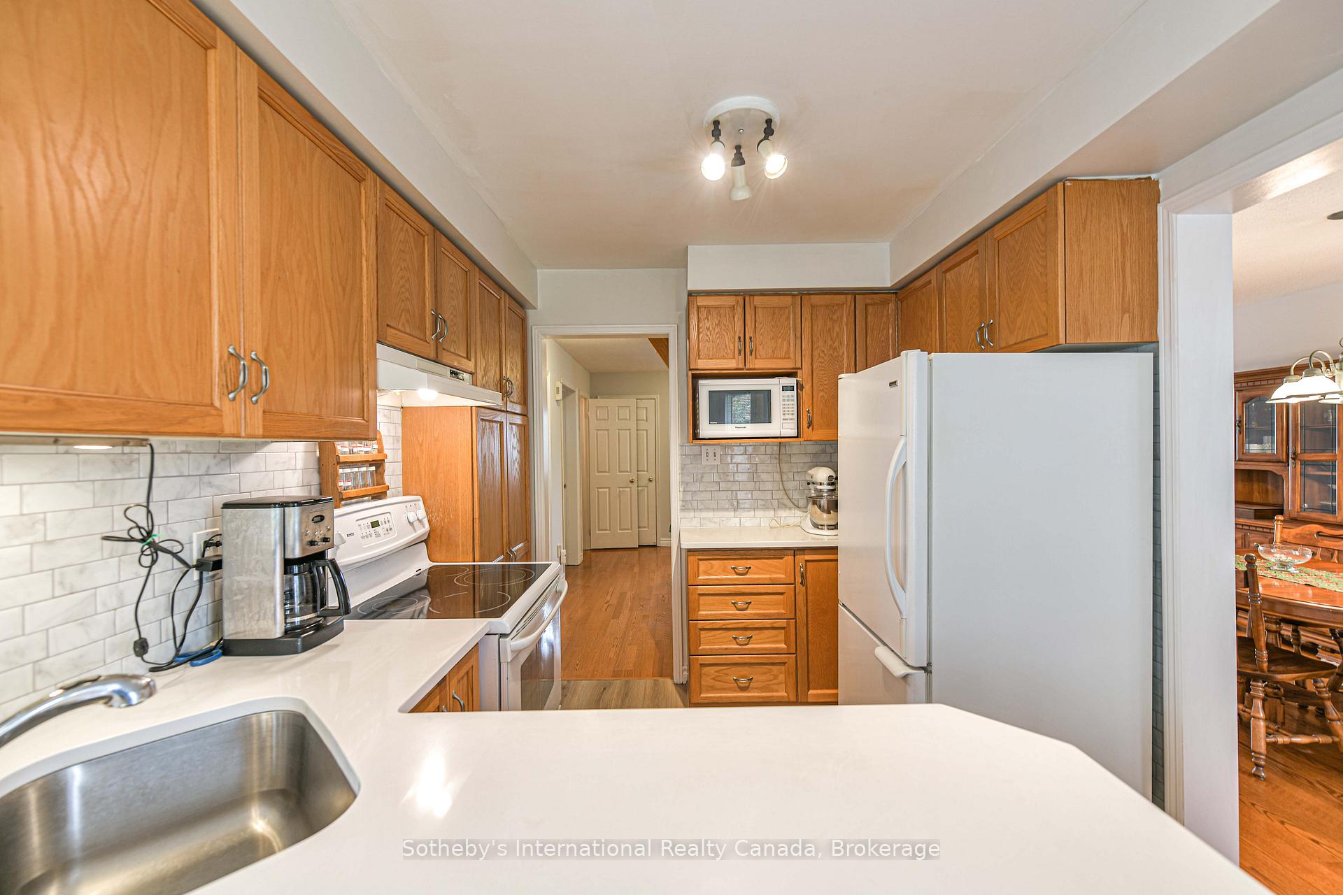 Photo 22 of 13 Burke Drive, Barrie, West Bayfield — HOMEH