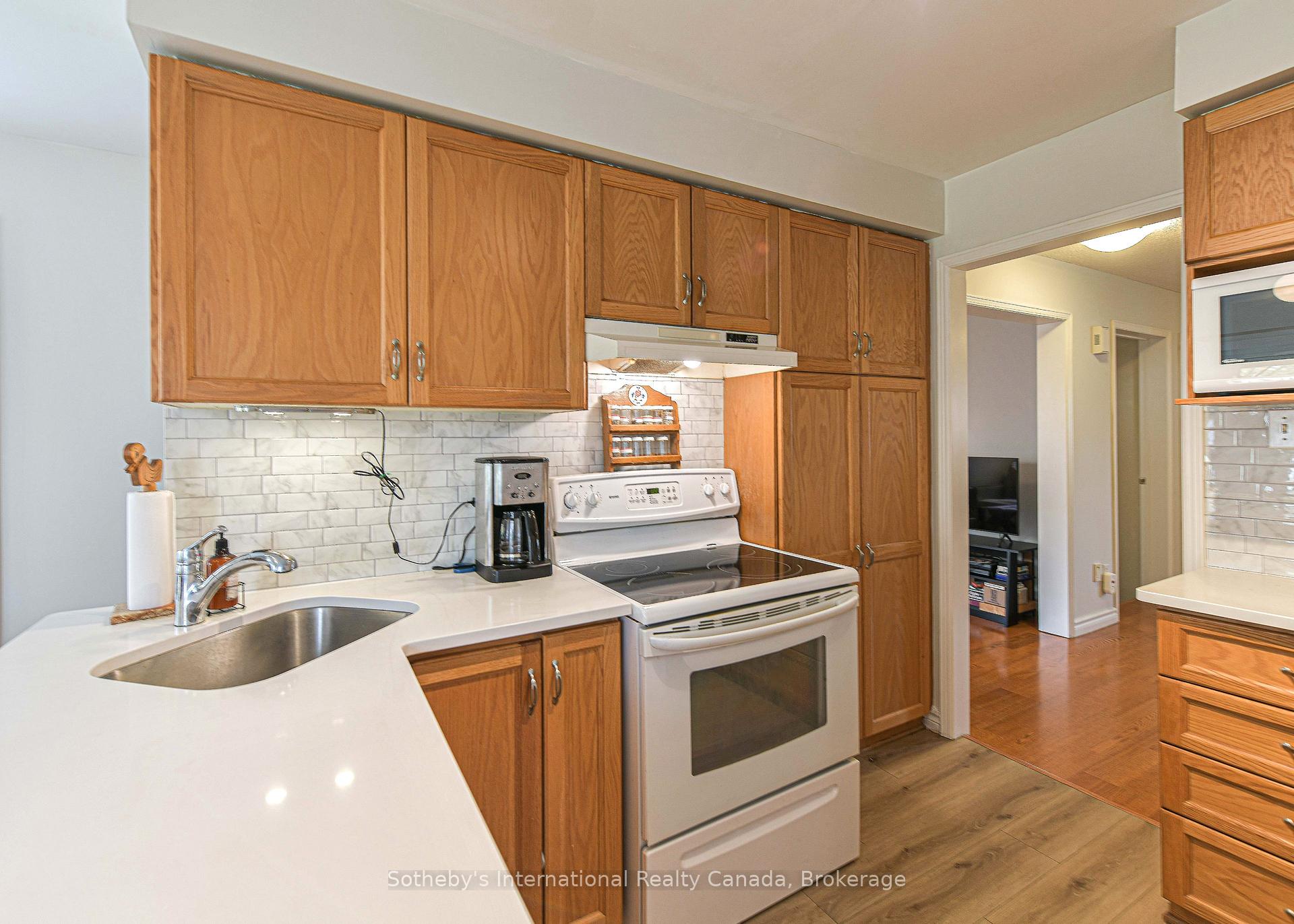 Photo 12 of 13 Burke Drive, Barrie, West Bayfield — HOMEH