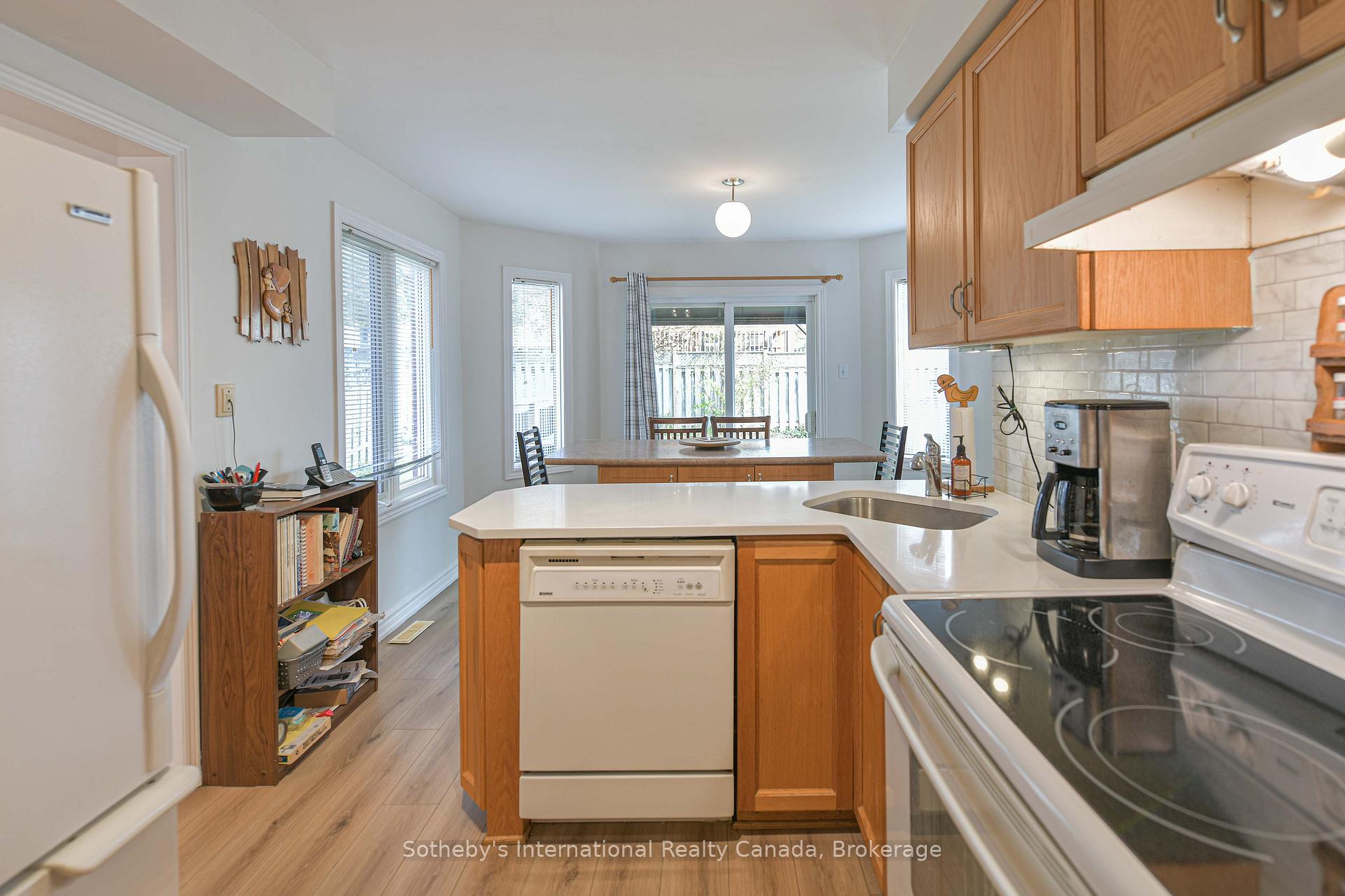 Photo 11 of 13 Burke Drive, Barrie, West Bayfield — HOMEH