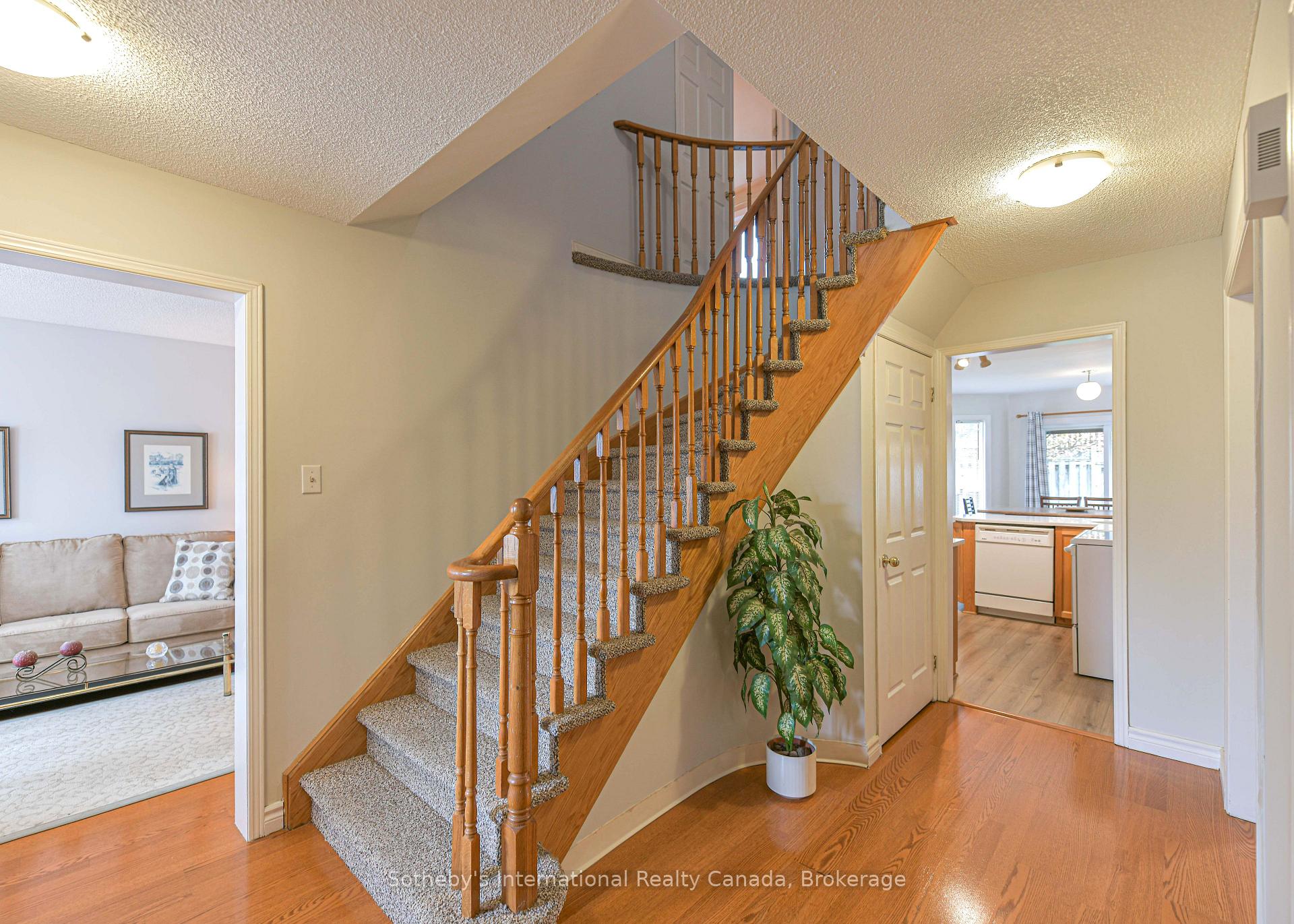 Photo 17 of 13 Burke Drive, Barrie, West Bayfield — HOMEH