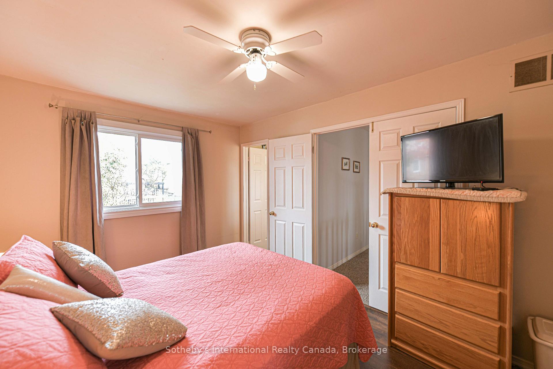 Photo 15 of 13 Burke Drive, Barrie, West Bayfield — HOMEH