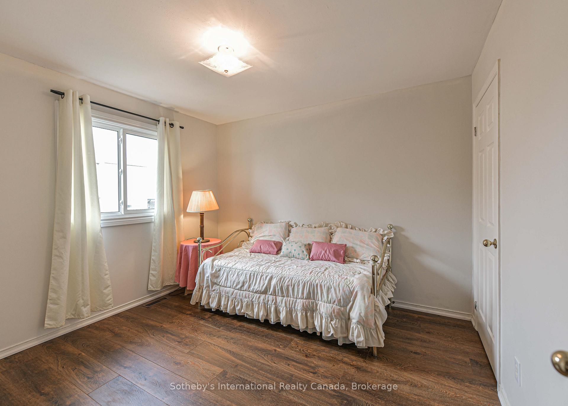 Photo 20 of 13 Burke Drive, Barrie, West Bayfield — HOMEH