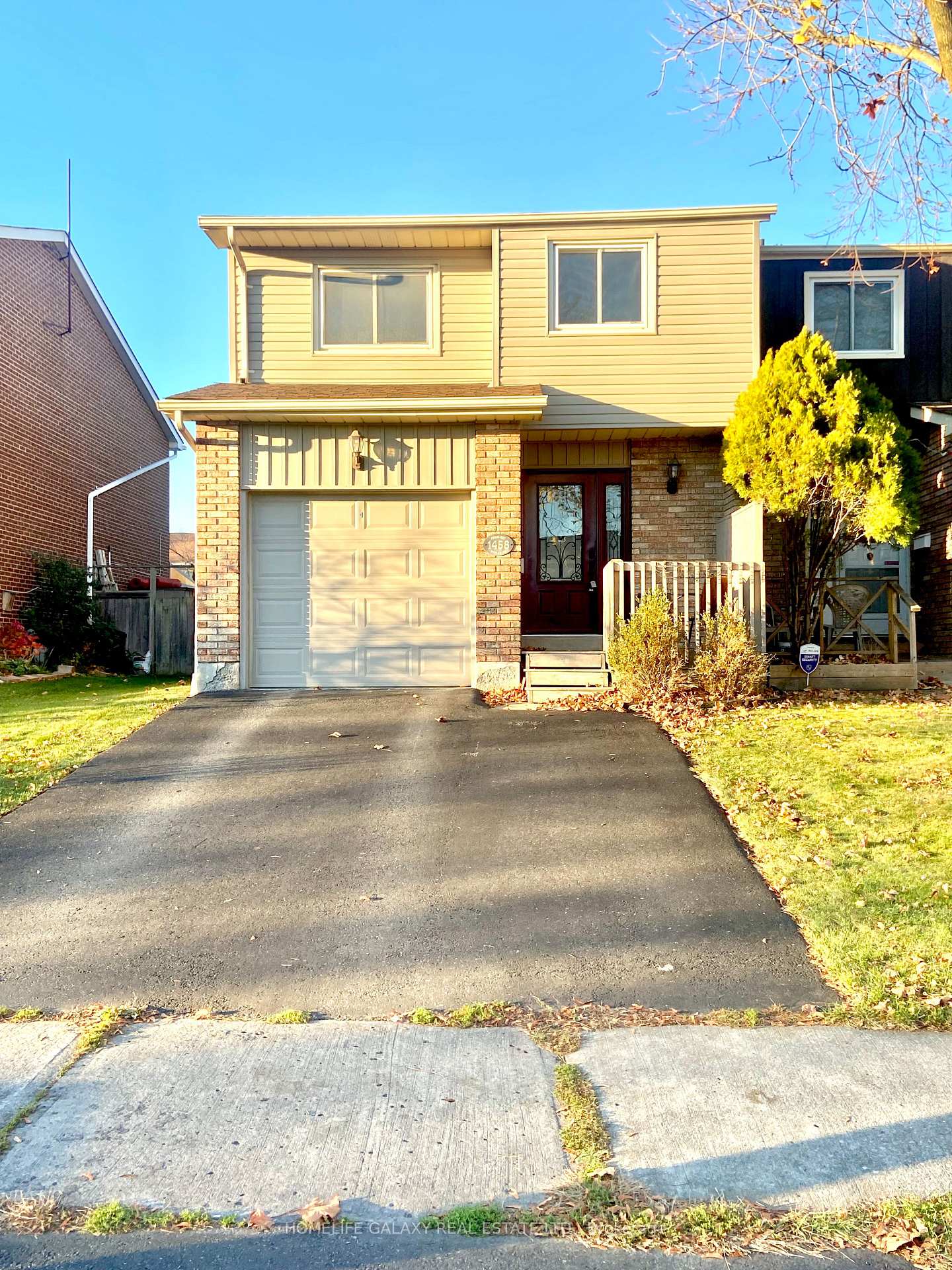Front of 1458 Fieldlight Boulevard