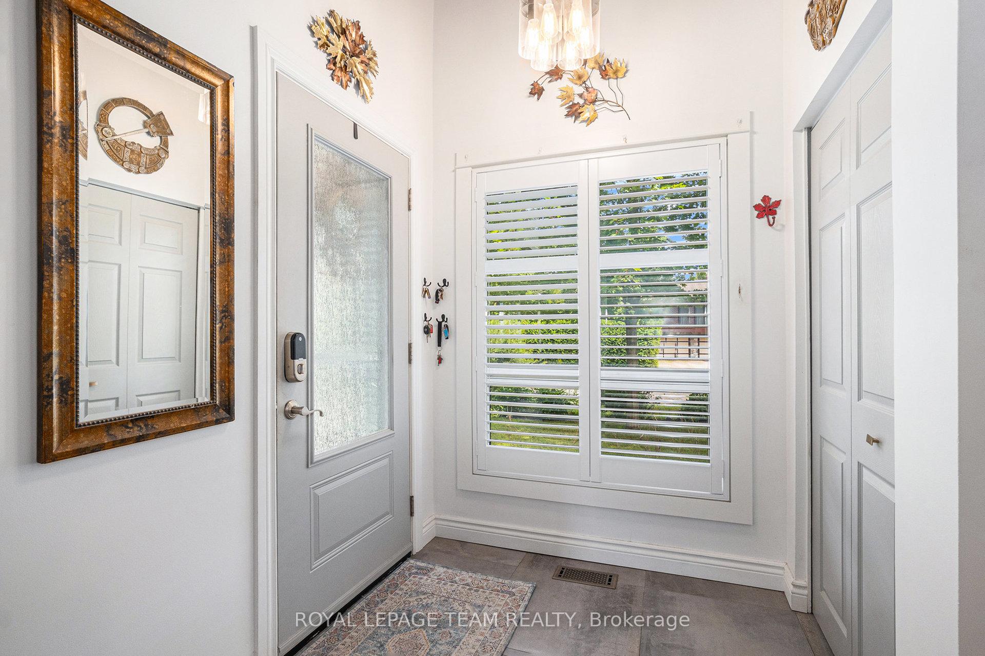 Photo 2 of 19 Mary Drive, Ottawa, Cedardale — HOMEH