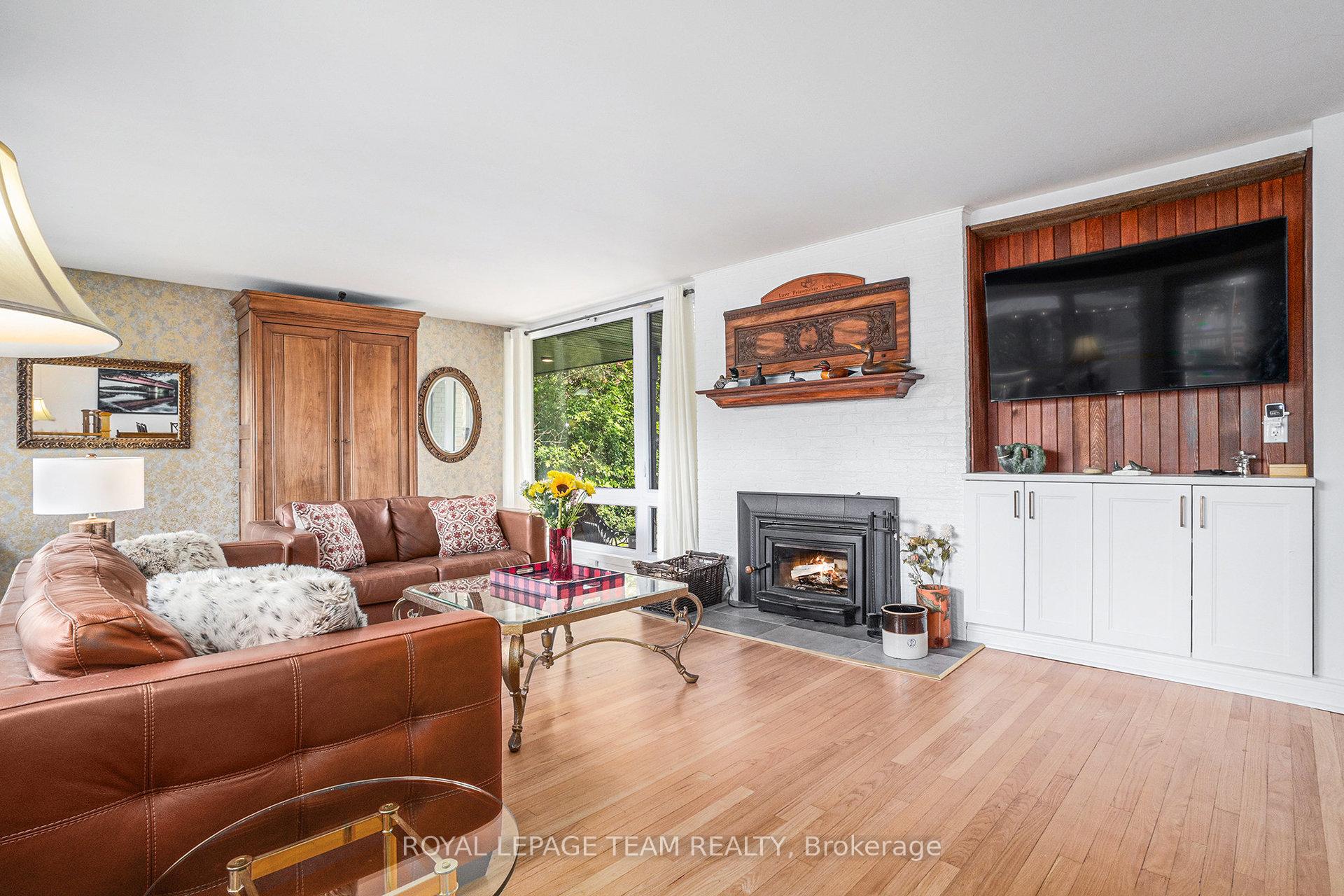 Photo 3 of 19 Mary Drive, Ottawa, Cedardale — HOMEH
