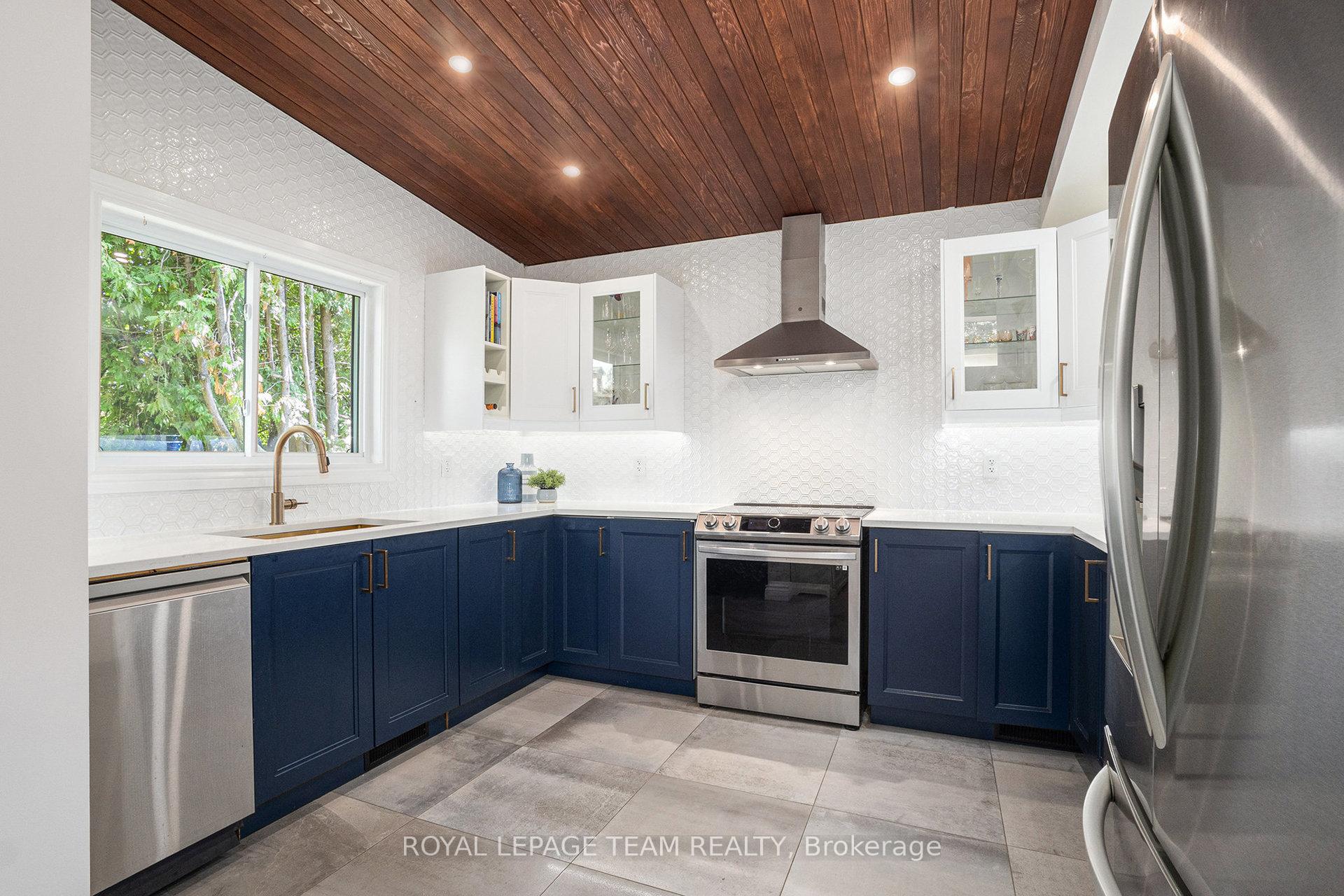 Photo 6 of 19 Mary Drive, Ottawa, Cedardale — HOMEH