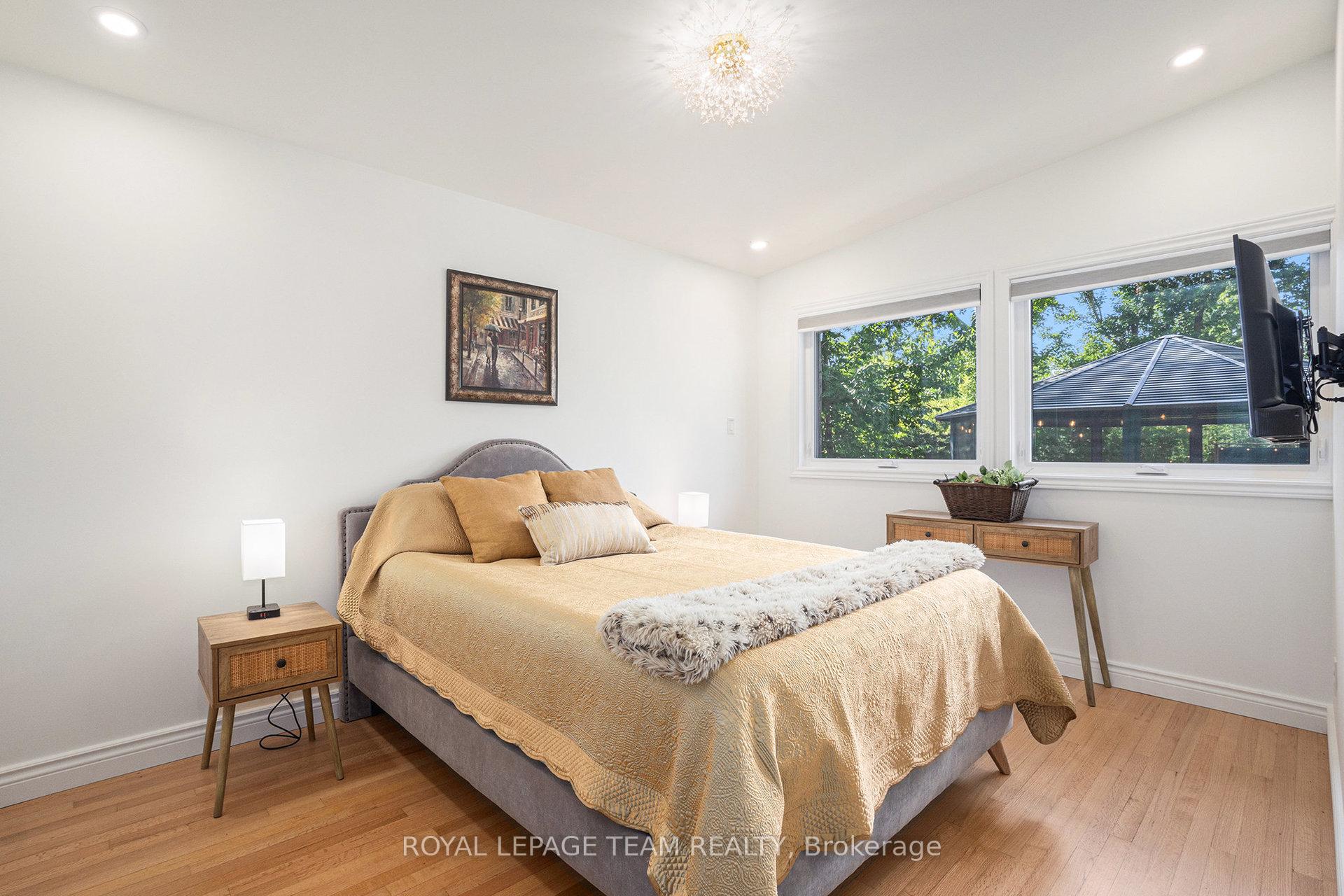 Photo 10 of 19 Mary Drive, Ottawa, Cedardale — HOMEH