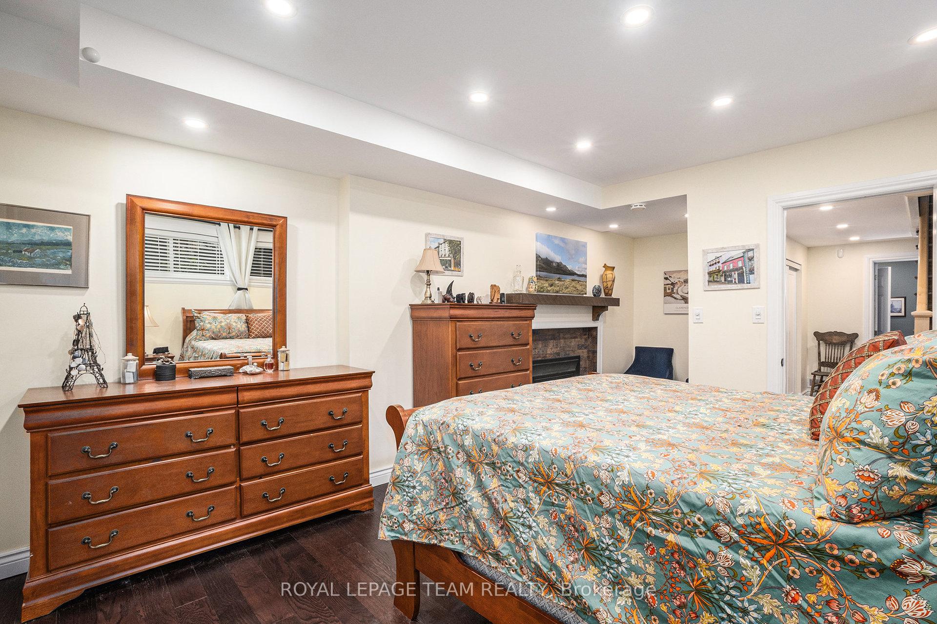 Photo 16 of 19 Mary Drive, Ottawa, Cedardale — HOMEH