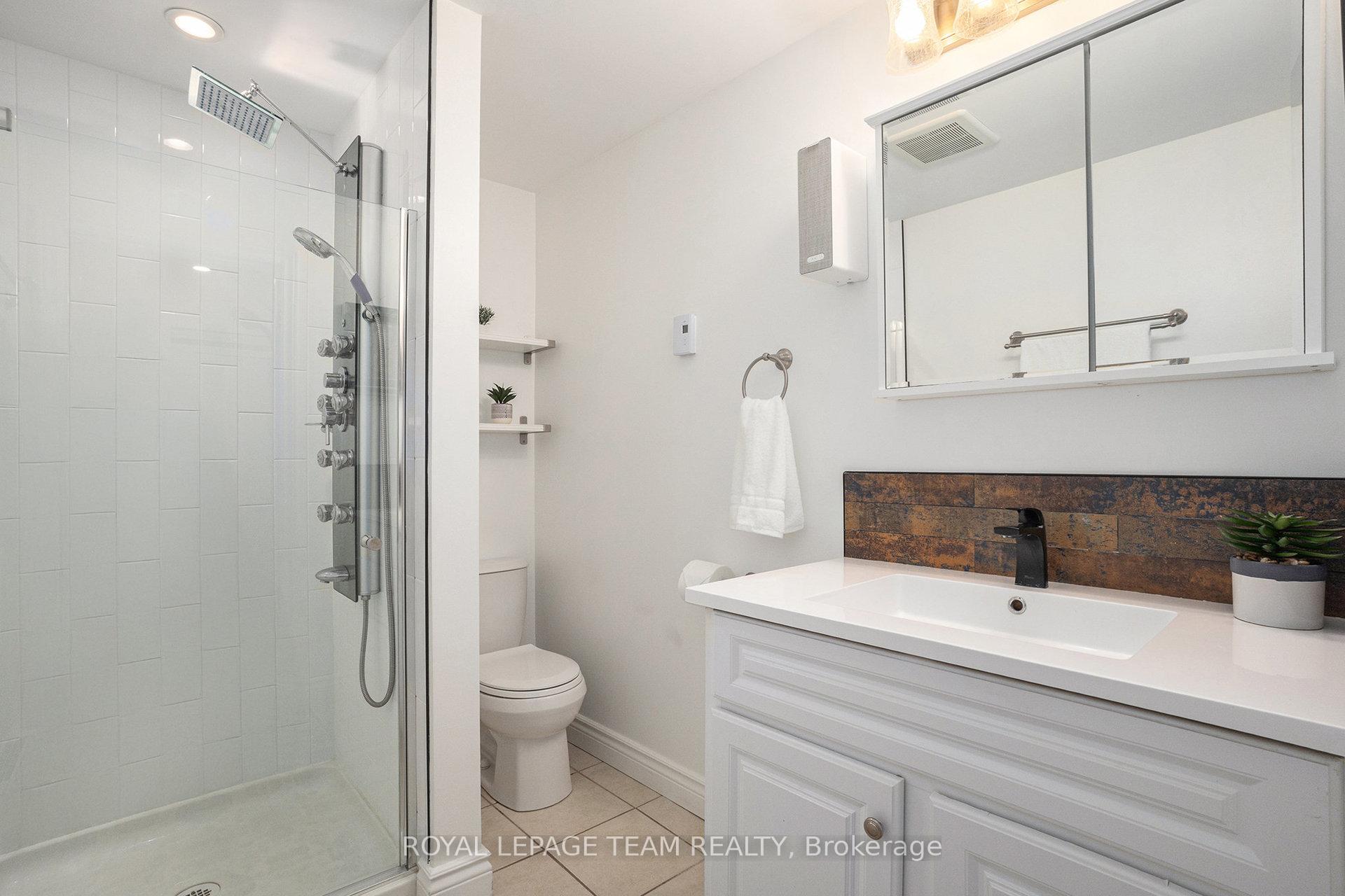 Photo 21 of 19 Mary Drive, Ottawa, Cedardale — HOMEH