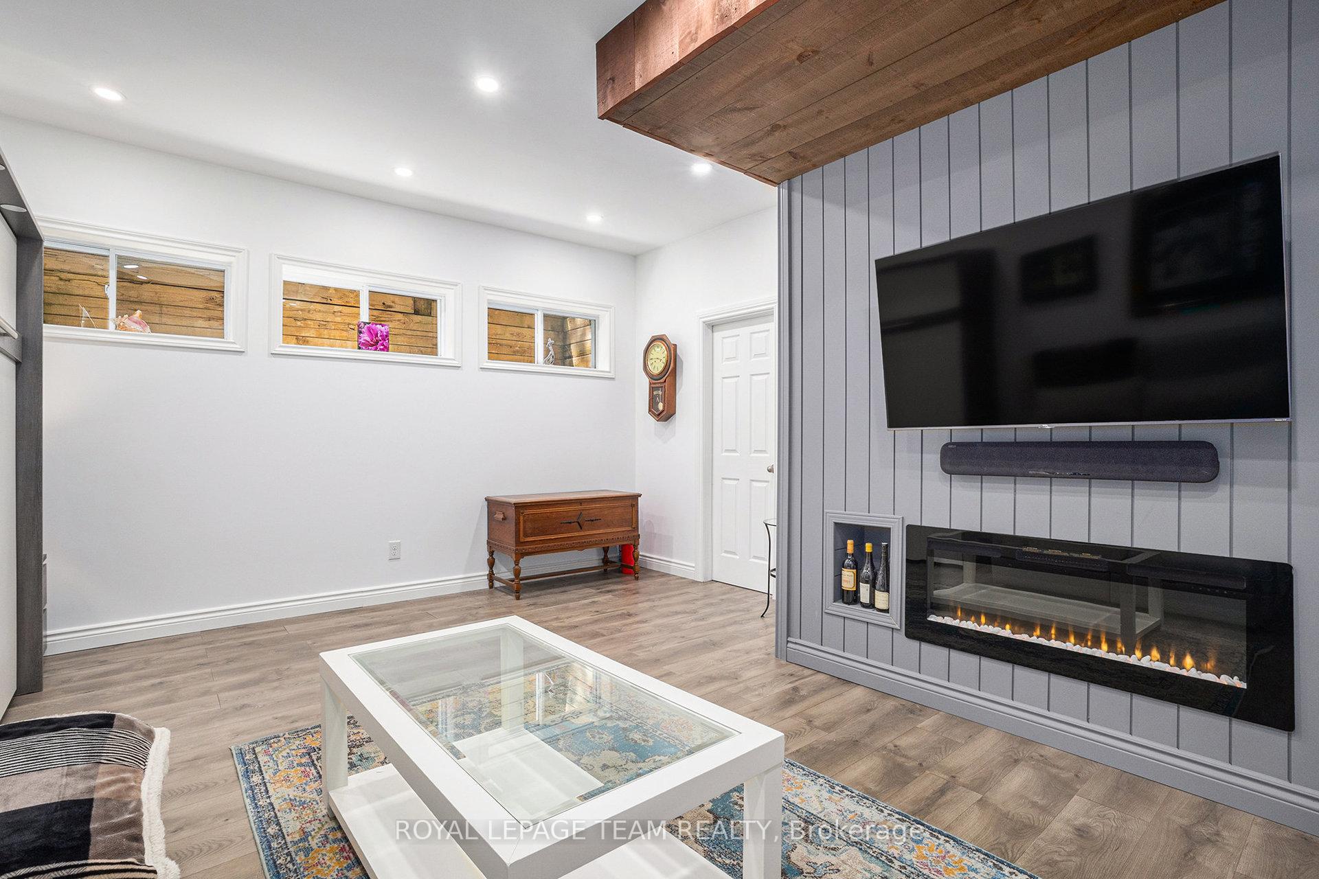 Photo 20 of 19 Mary Drive, Ottawa, Cedardale — HOMEH
