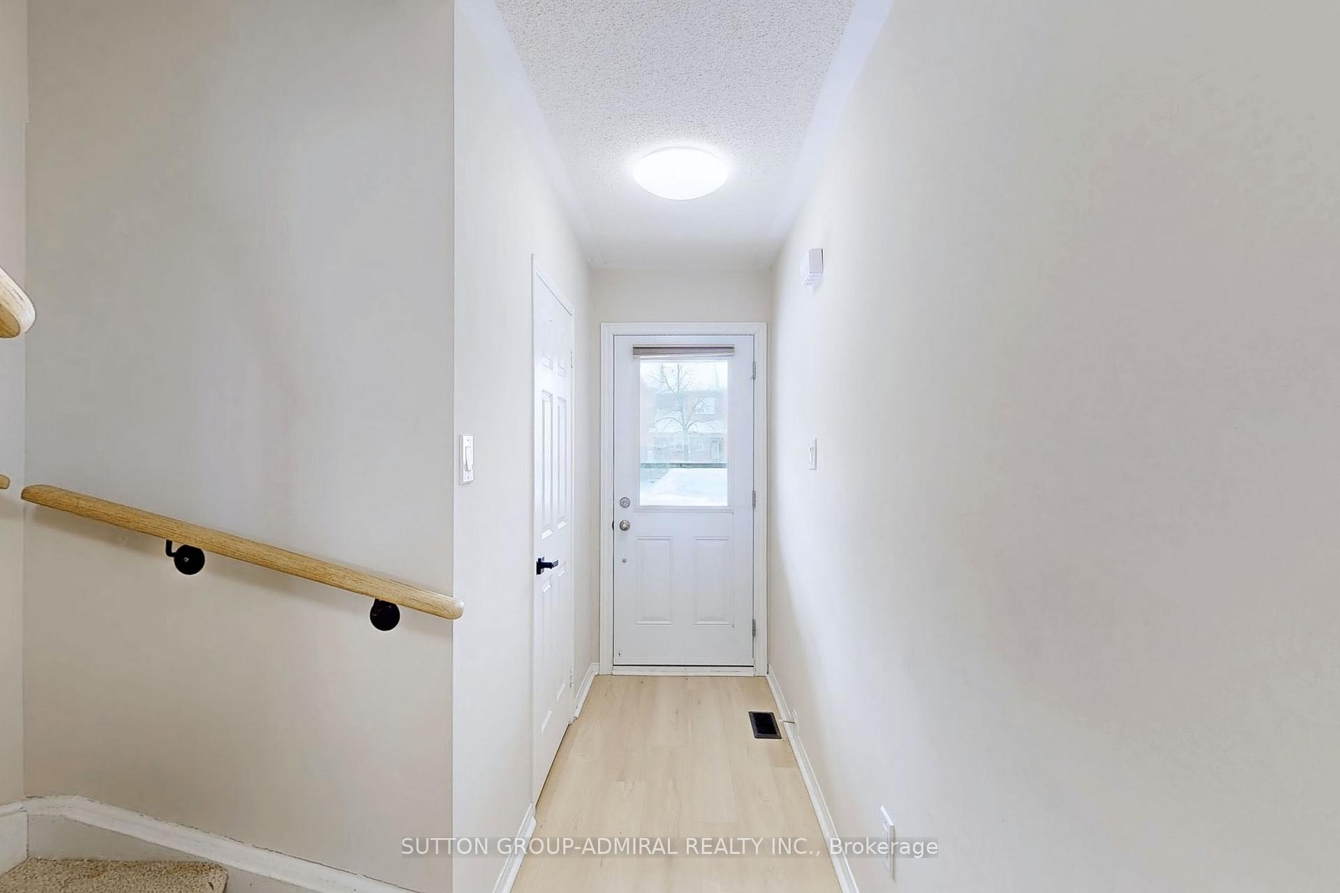 Photo 2 of 32 Kelso Crescent, Vaughan, Maple — HOMEH