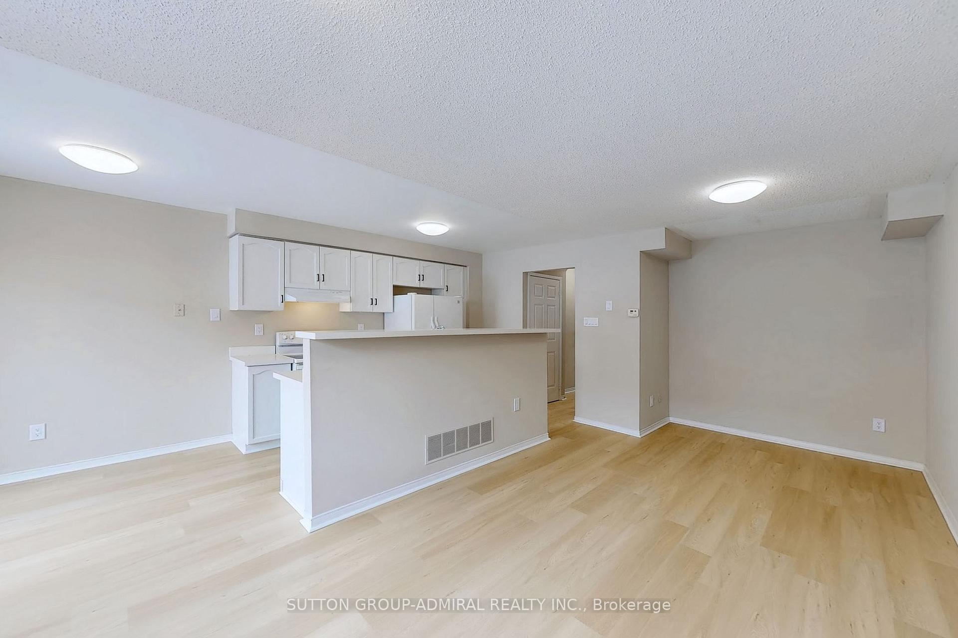 Photo 5 of 32 Kelso Crescent, Vaughan, Maple — HOMEH