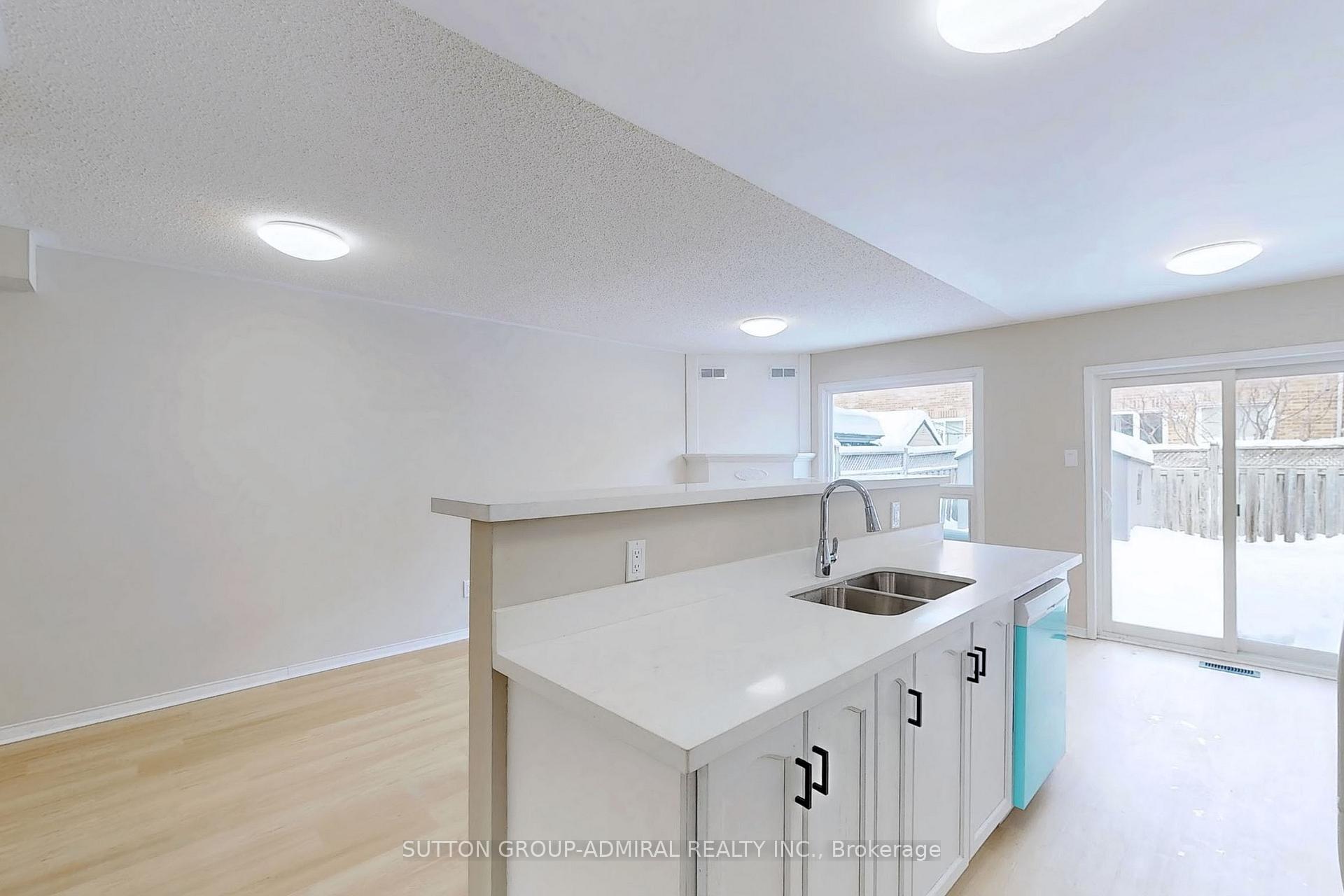 Photo 8 of 32 Kelso Crescent, Vaughan, Maple — HOMEH