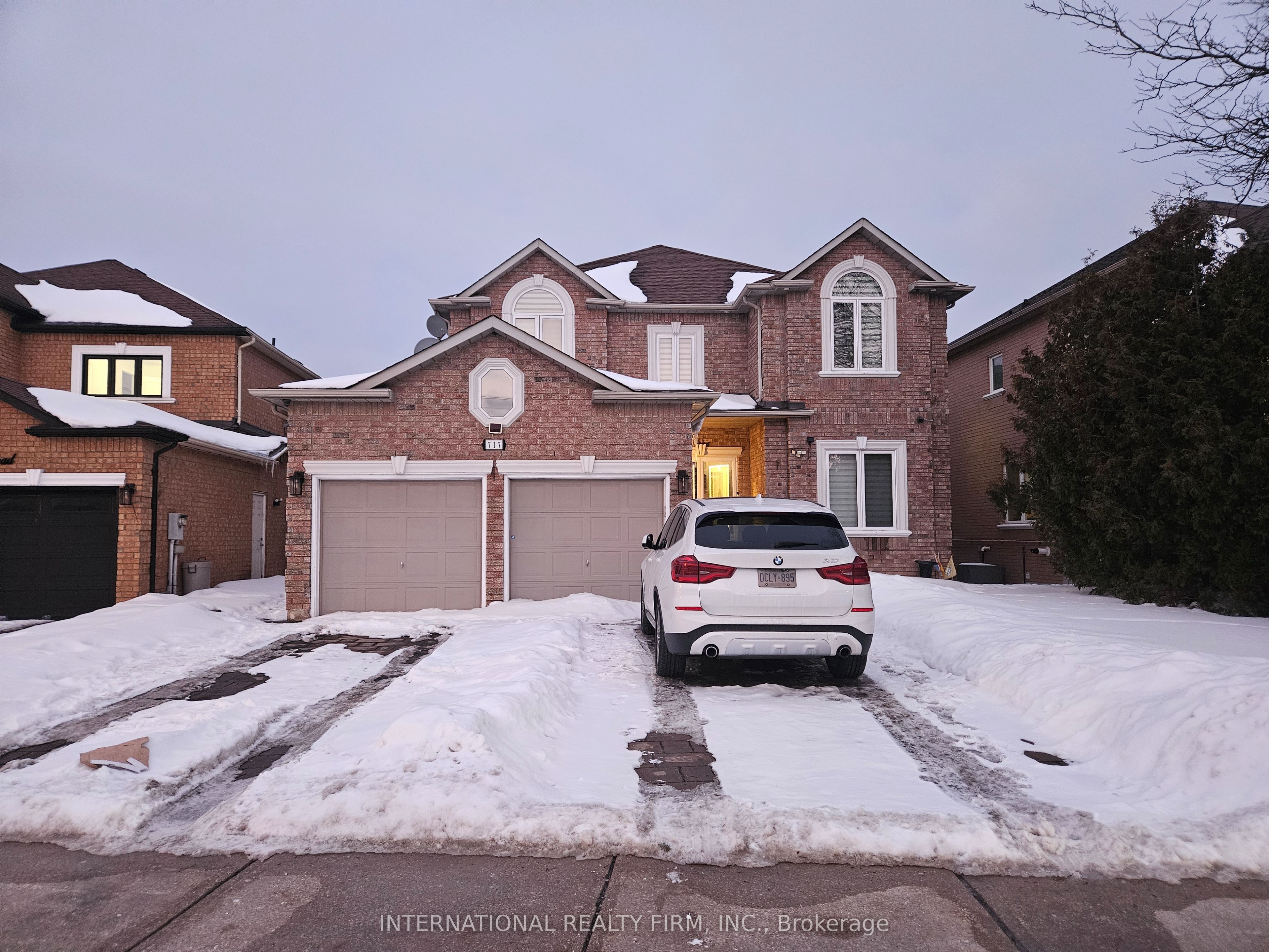 Front of 717 Vaughan Mills Road