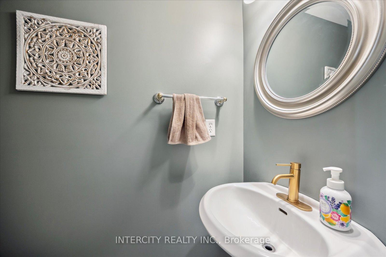 Photo 10 of 372 Sparrow Circle, Pickering, Highbush — HOMEH