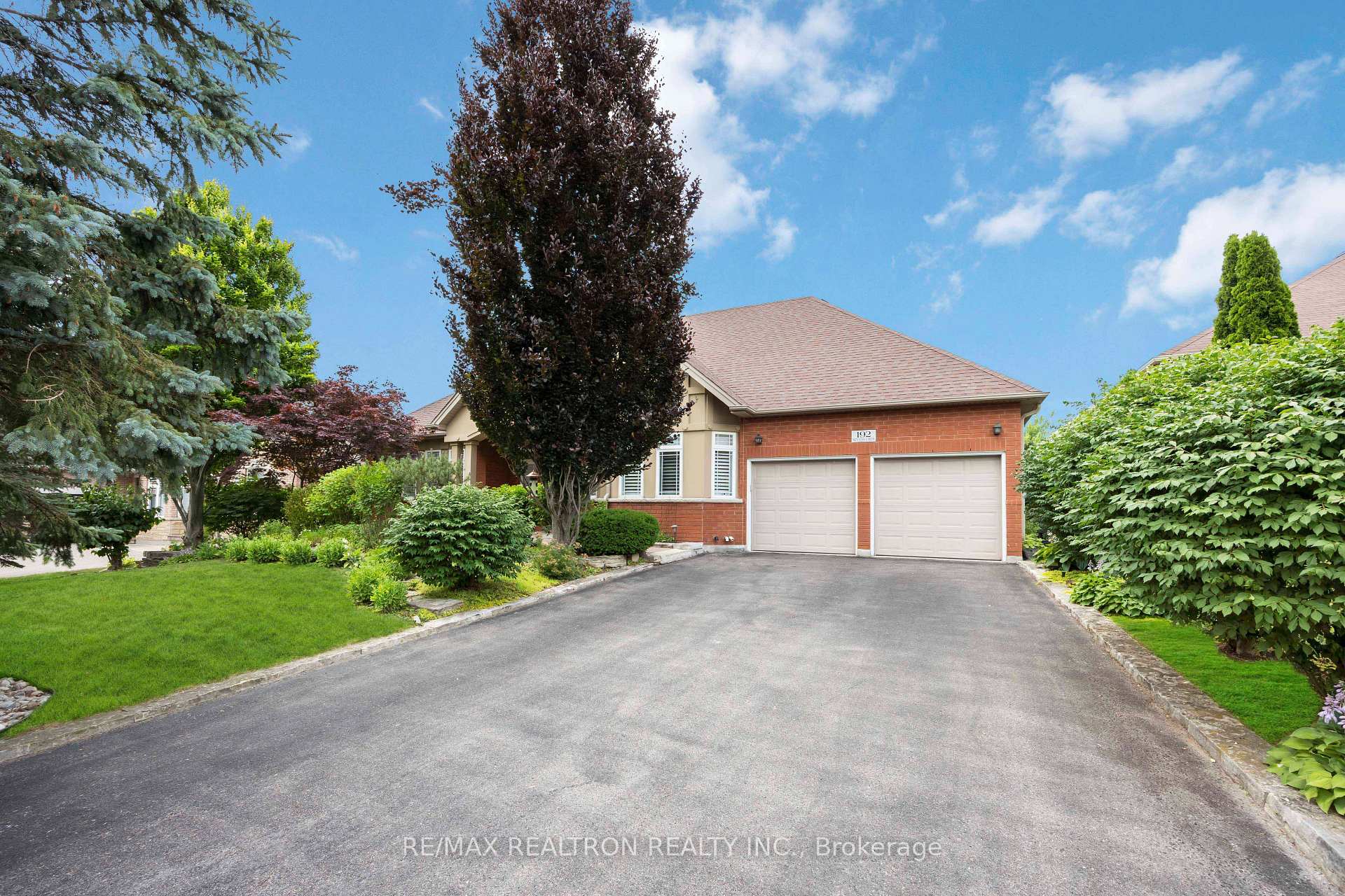 Photo 2 of 192 Nevada Crescent, Vaughan, Rural Vaughan — HOMEH