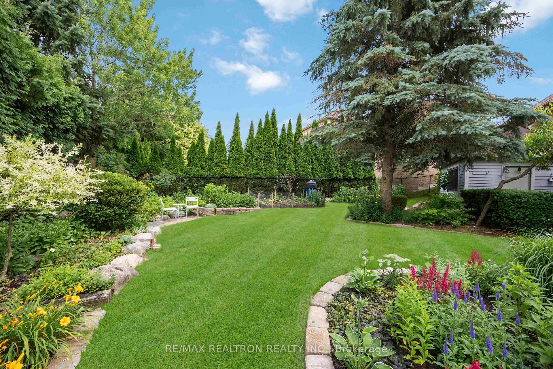 Photo 4 of 192 Nevada Crescent, Vaughan, Rural Vaughan — HOMEH