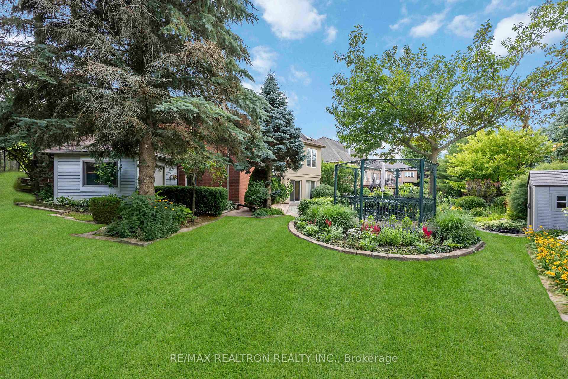 Photo 5 of 192 Nevada Crescent, Vaughan, Rural Vaughan — HOMEH