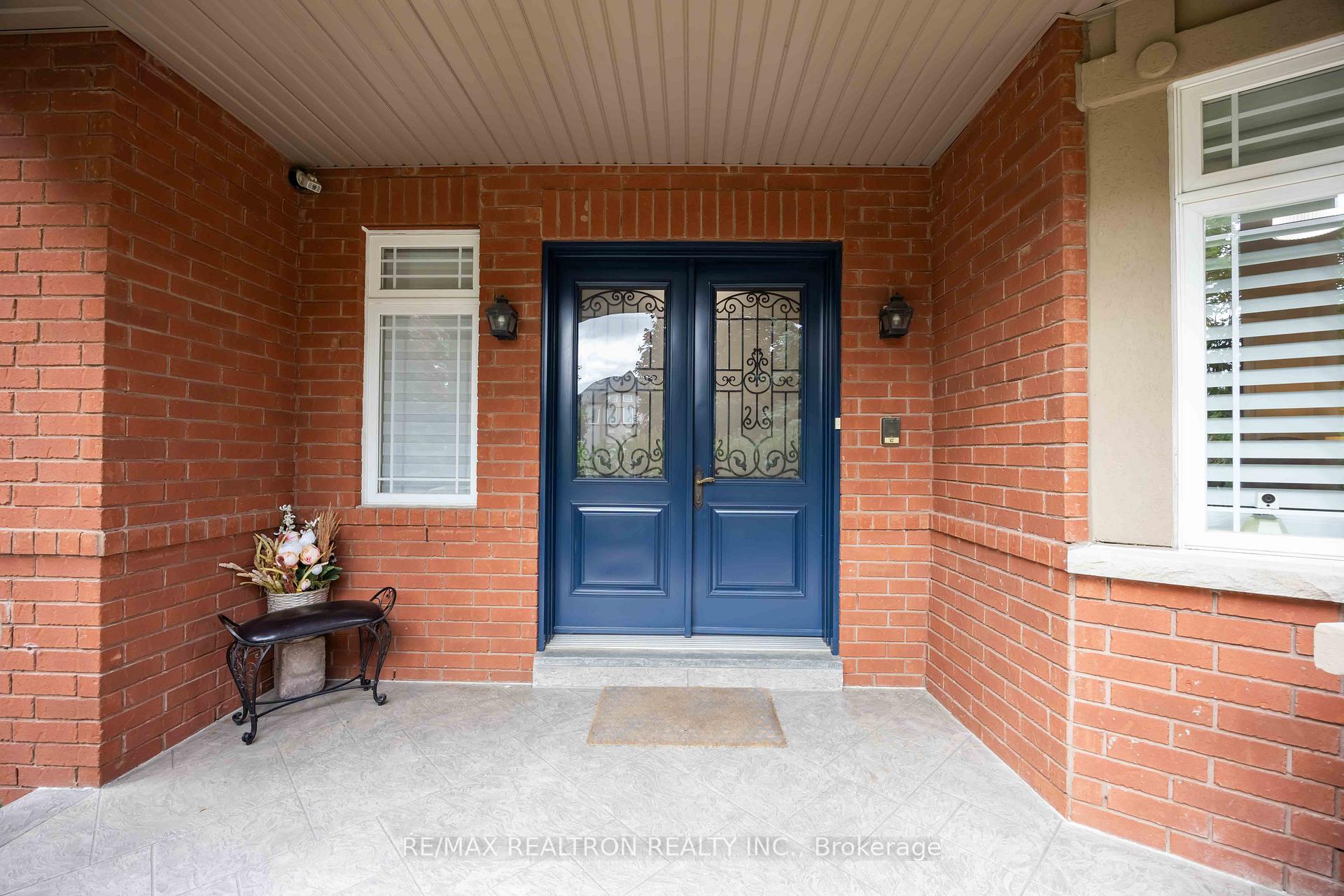 Photo 6 of 192 Nevada Crescent, Vaughan, Rural Vaughan — HOMEH