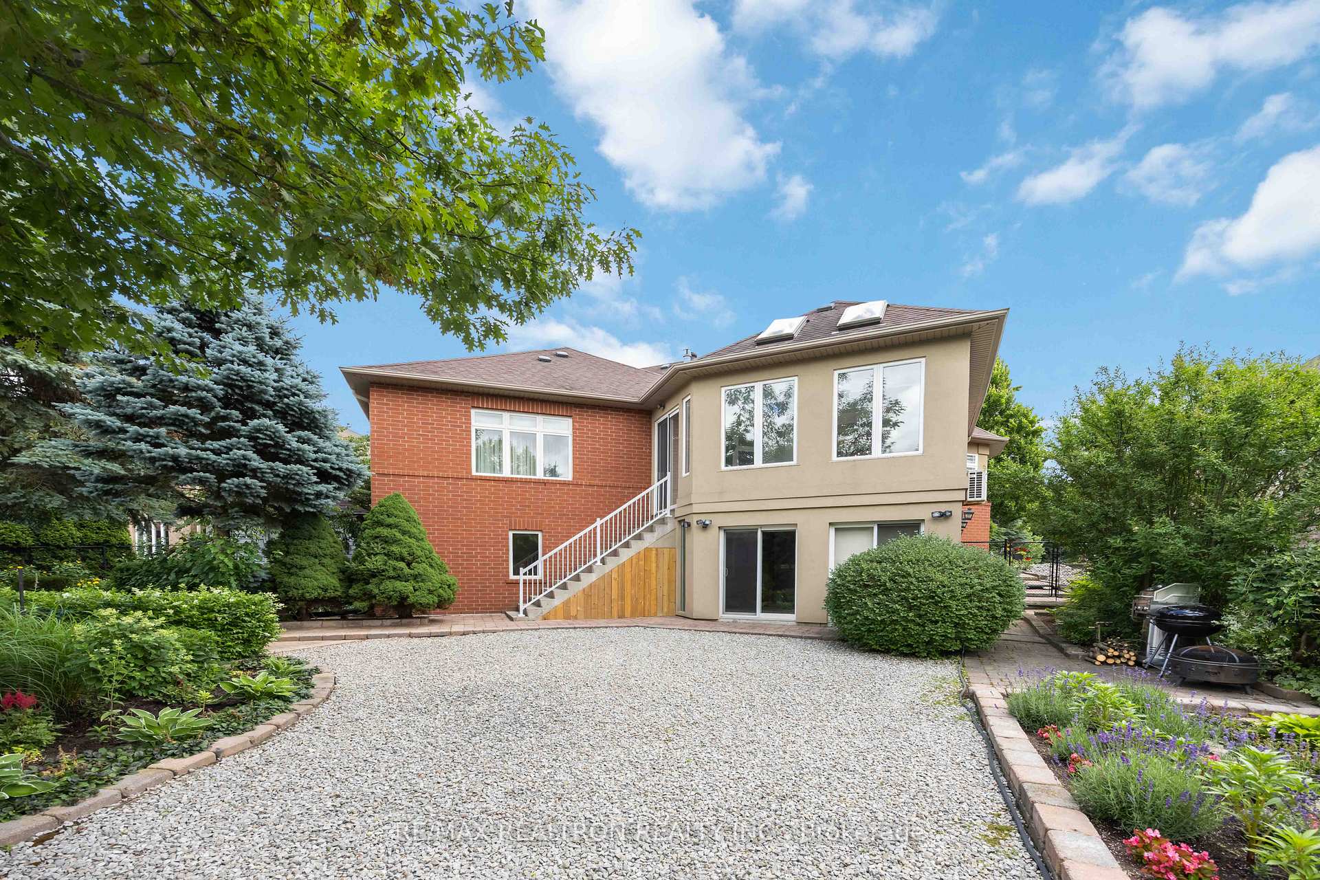 Photo 7 of 192 Nevada Crescent, Vaughan, Rural Vaughan — HOMEH