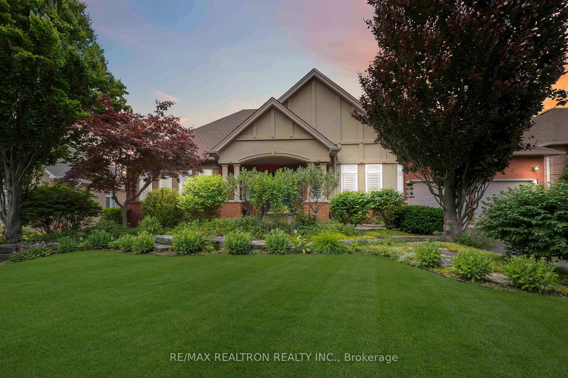 Photo 9 of 192 Nevada Crescent, Vaughan, Rural Vaughan — HOMEH