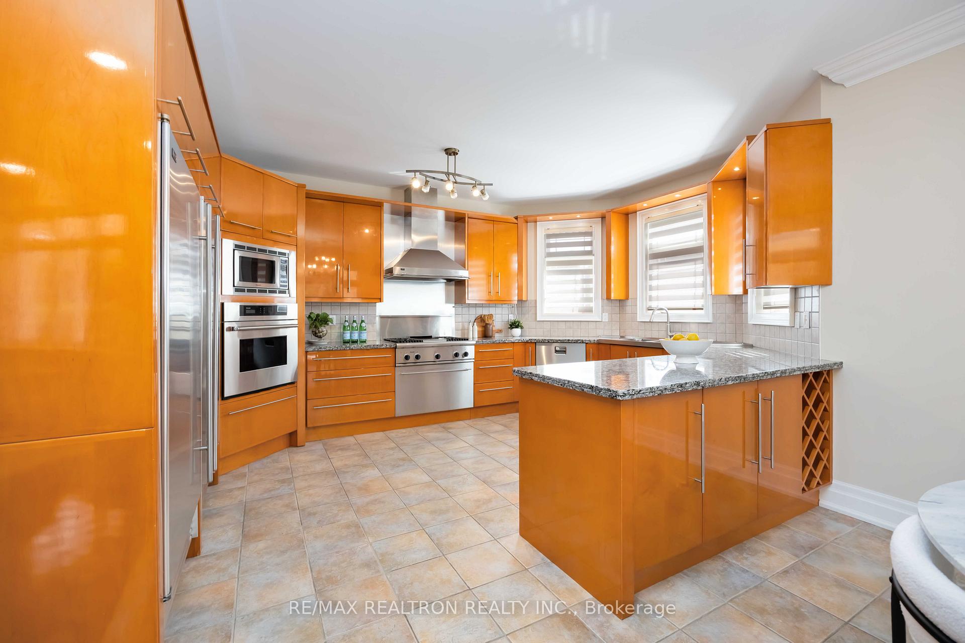 Photo 16 of 192 Nevada Crescent, Vaughan, Rural Vaughan — HOMEH