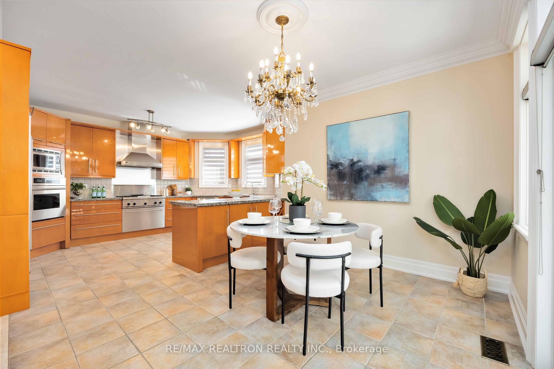 Photo 19 of 192 Nevada Crescent, Vaughan, Rural Vaughan — HOMEH