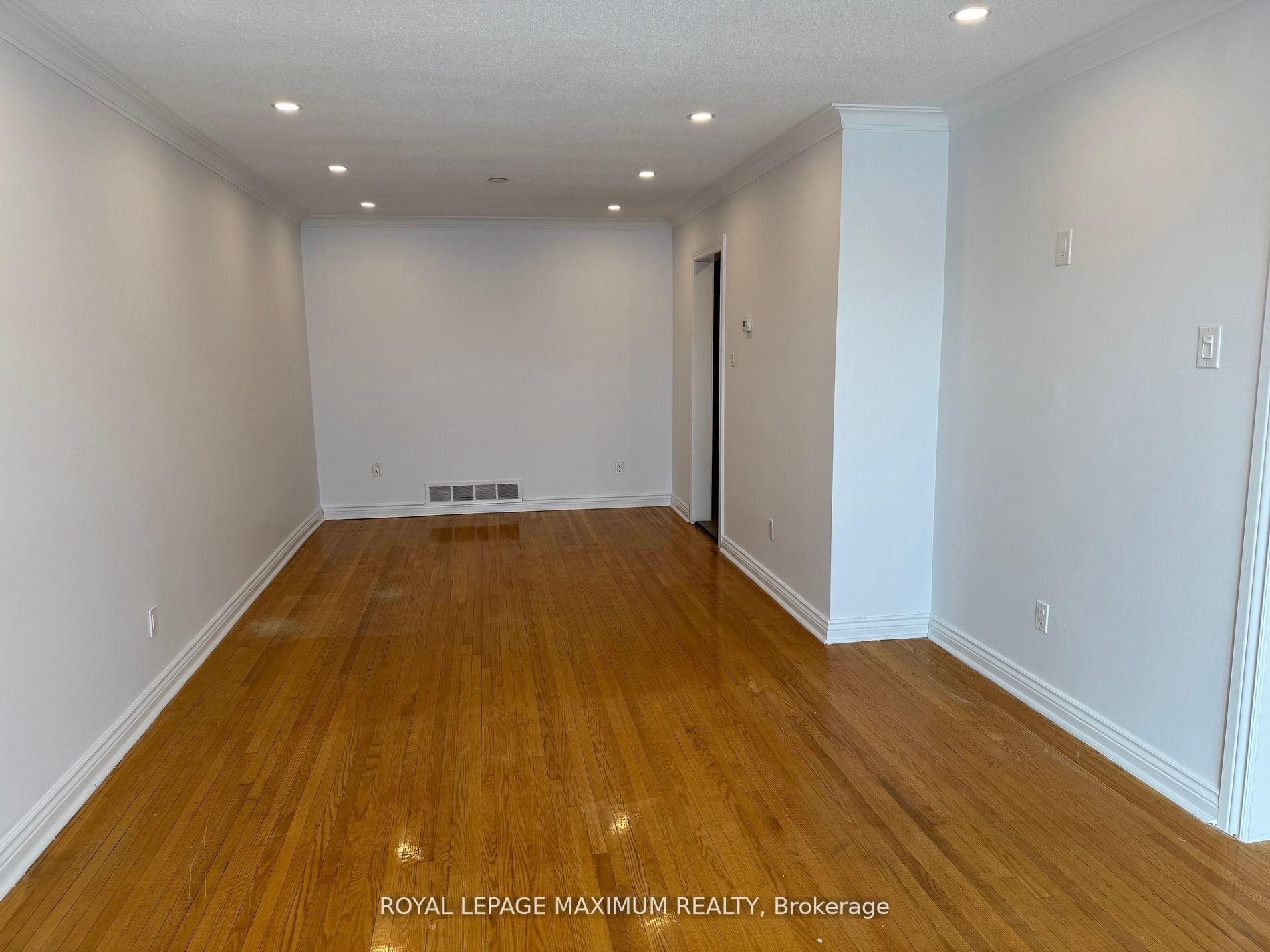 Photo 4 of 62 Raymond Road, Vaughan, West Woodbridge — HOMEH