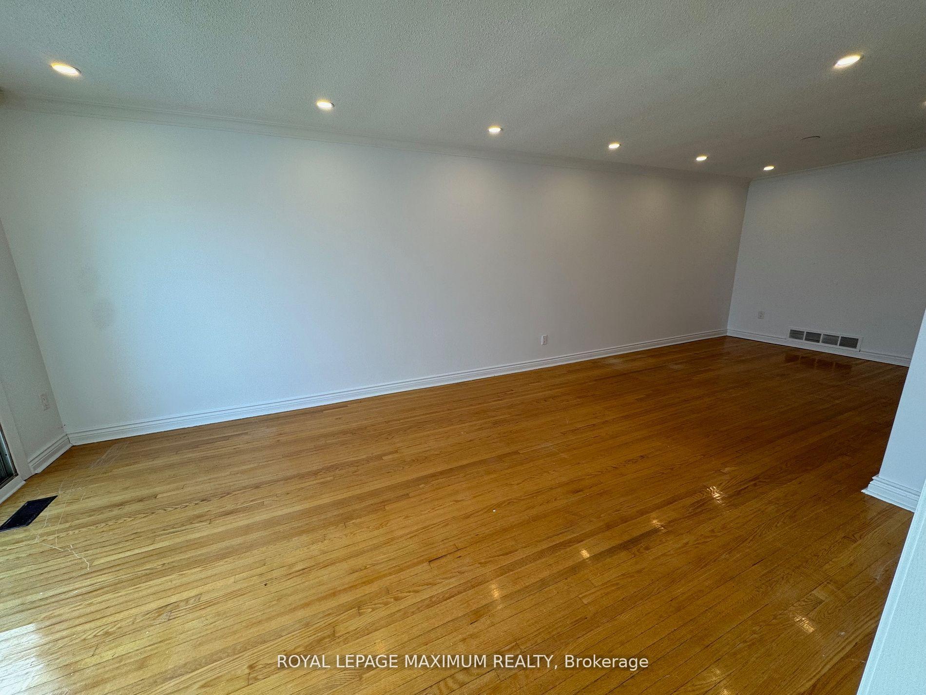 Photo 5 of 62 Raymond Road, Vaughan, West Woodbridge — HOMEH