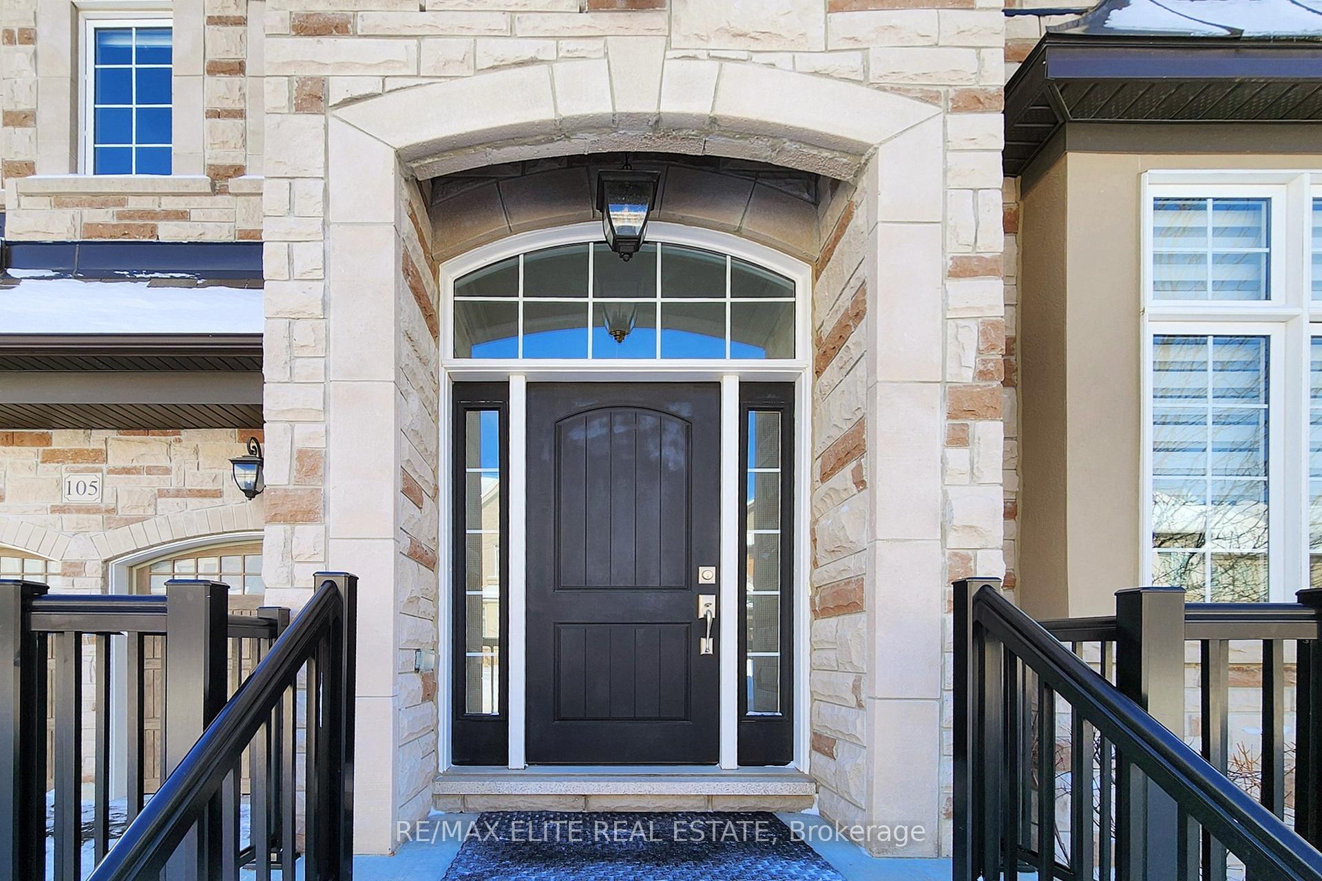 Photo 2 of 105 Bridgepointe Court, Aurora, Rural Aurora — HOMEH