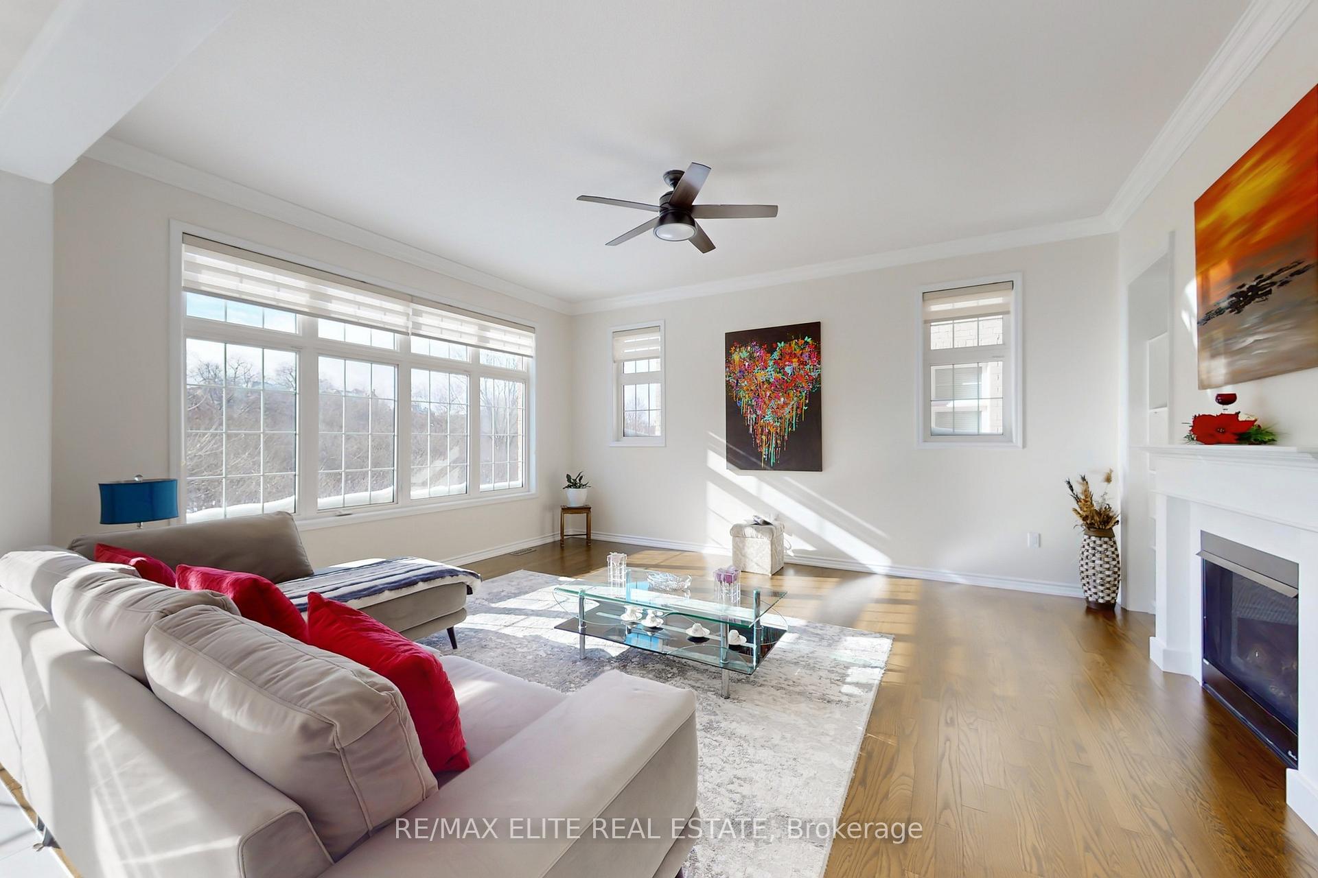 Photo 4 of 105 Bridgepointe Court, Aurora, Rural Aurora — HOMEH