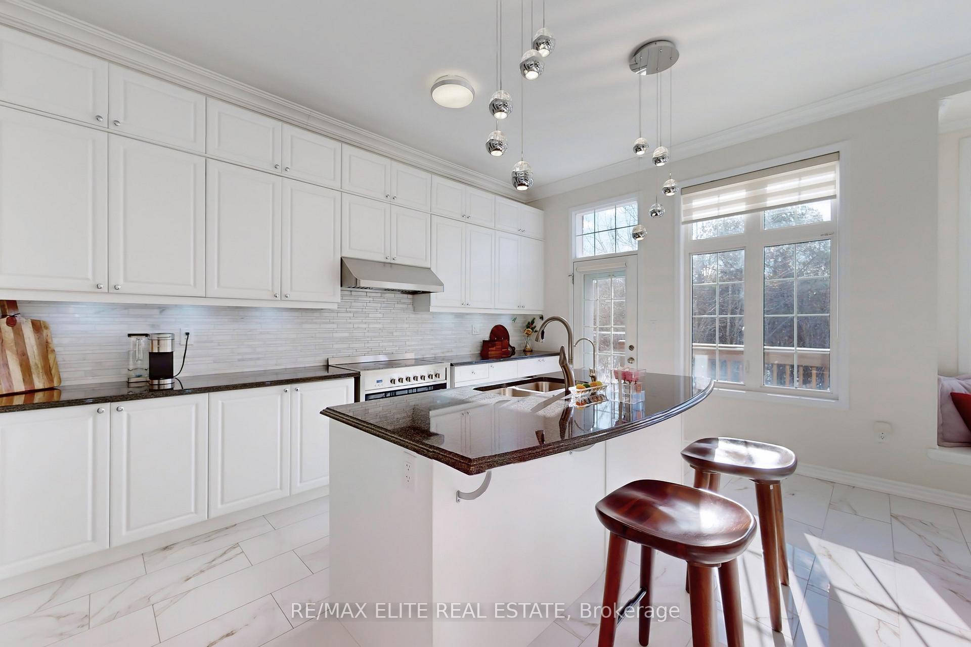 Photo 8 of 105 Bridgepointe Court, Aurora, Rural Aurora — HOMEH