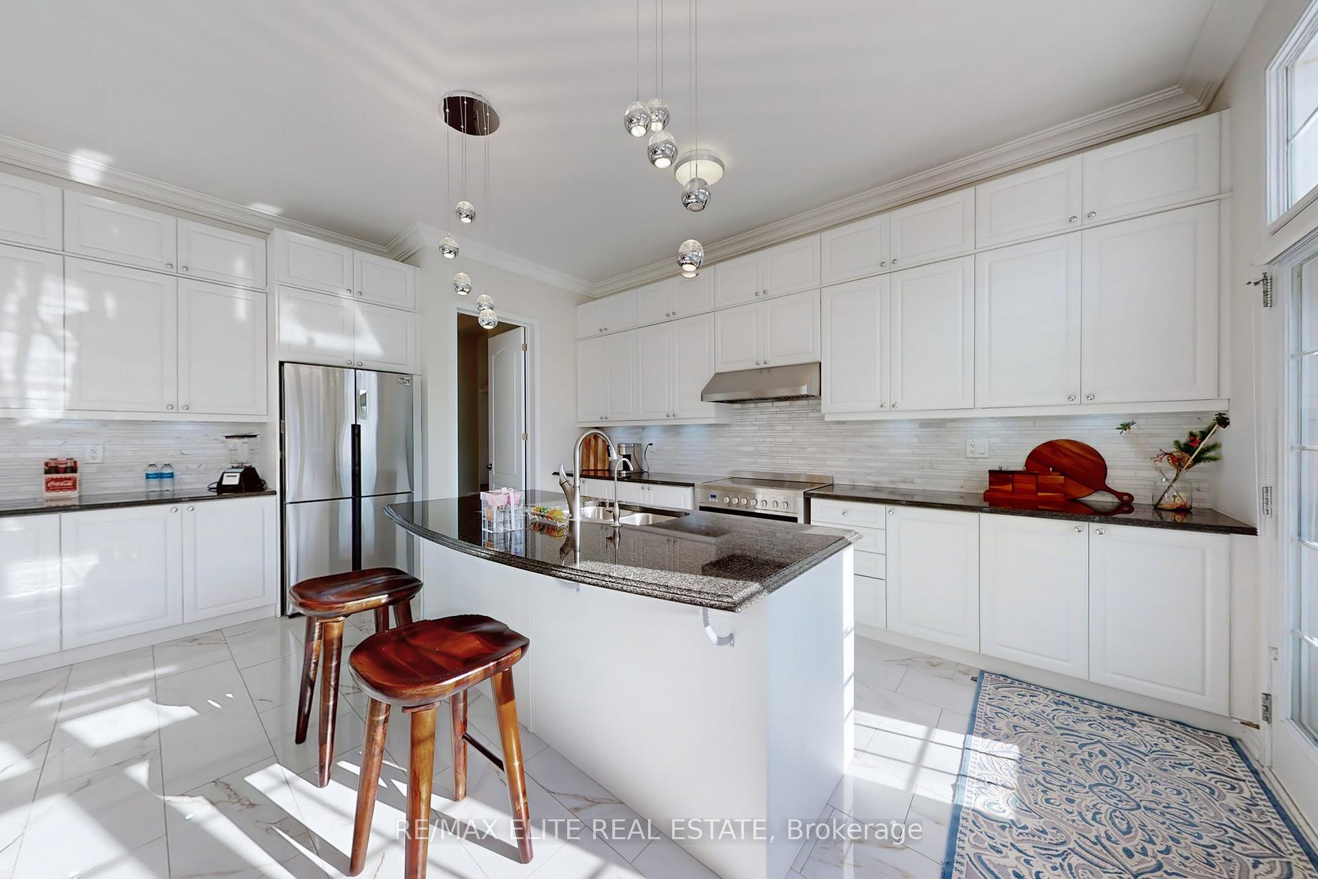 Photo 11 of 105 Bridgepointe Court, Aurora, Rural Aurora — HOMEH