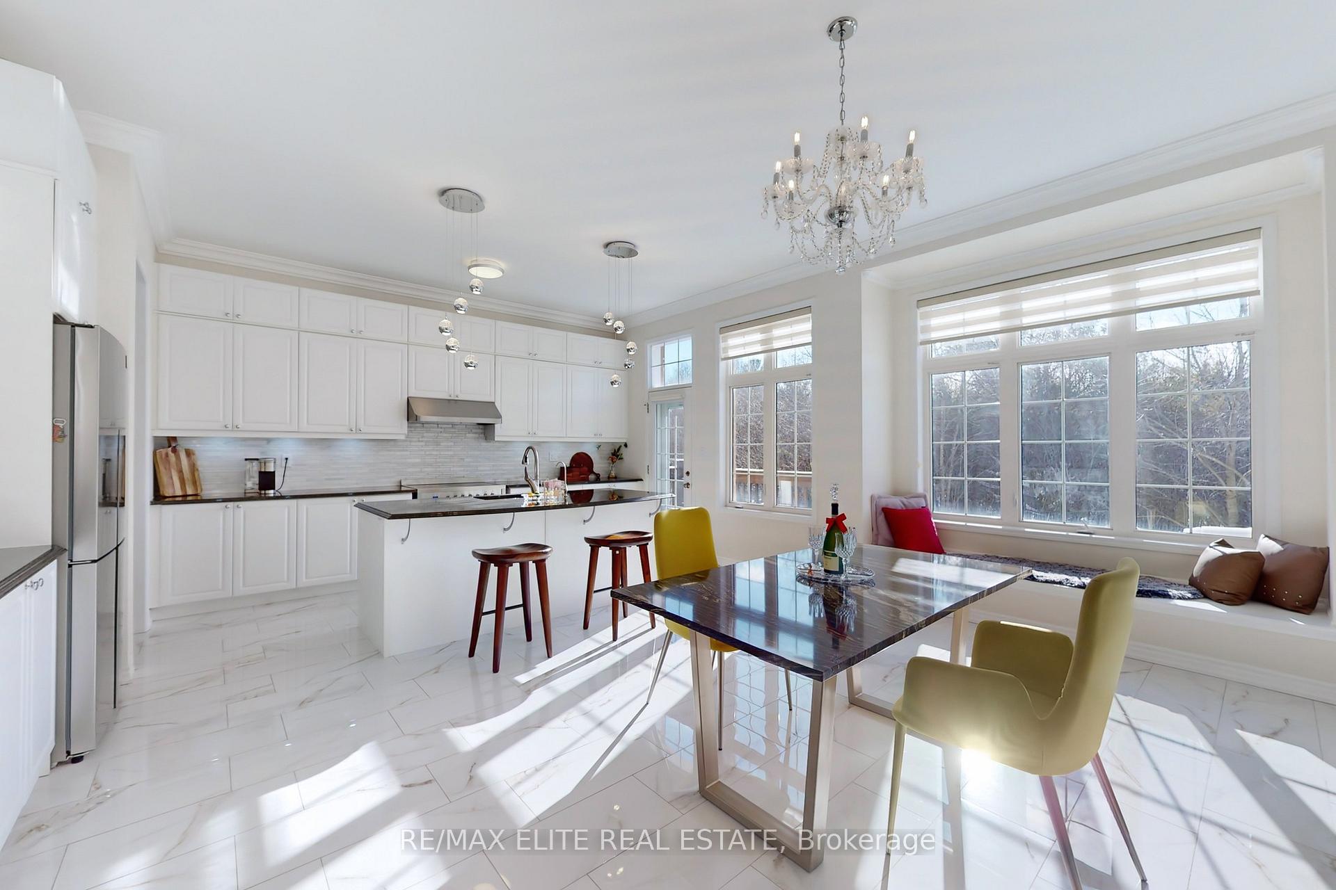 Photo 13 of 105 Bridgepointe Court, Aurora, Rural Aurora — HOMEH