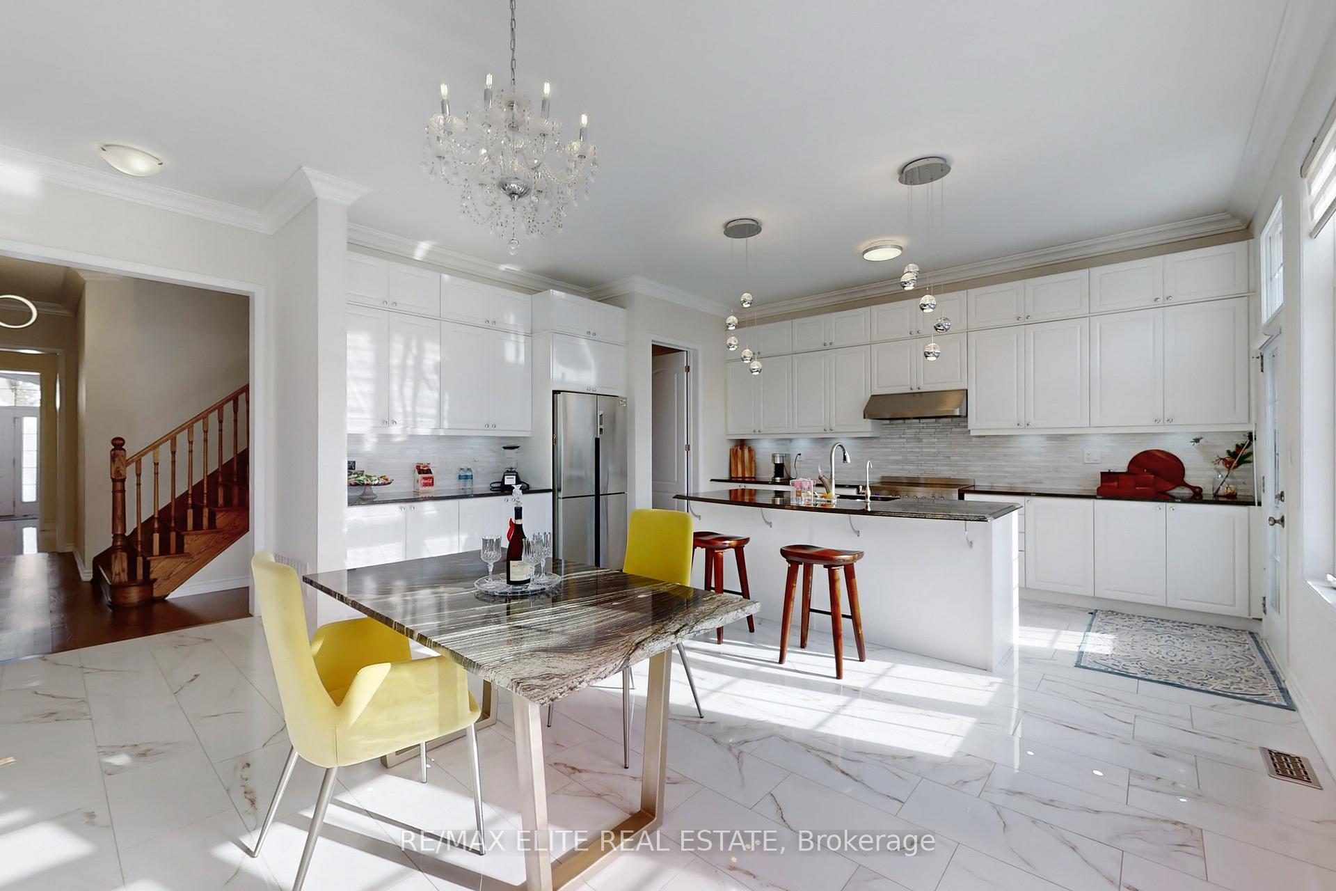Photo 15 of 105 Bridgepointe Court, Aurora, Rural Aurora — HOMEH