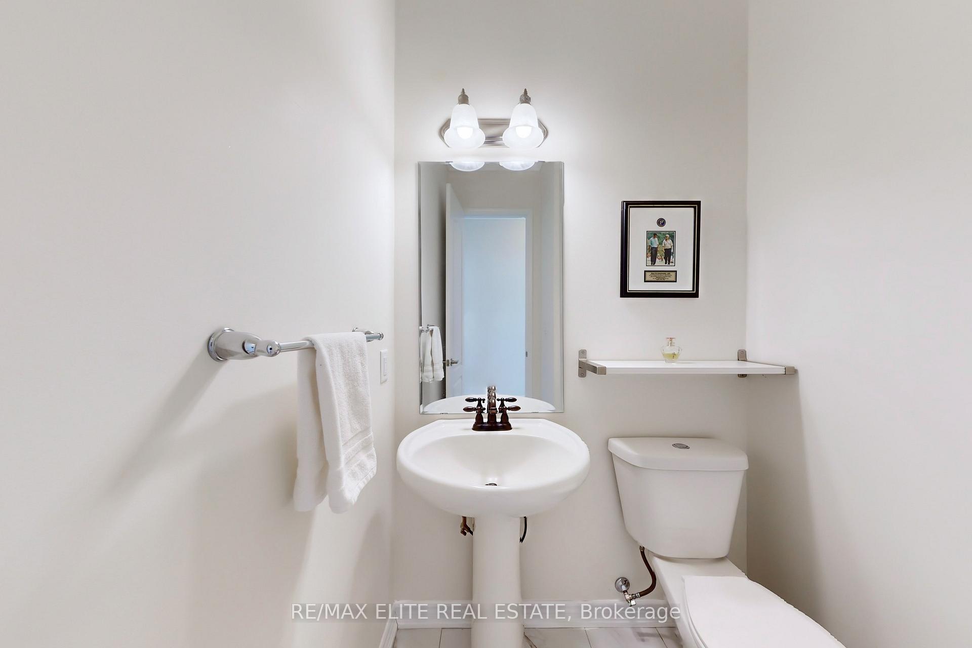 Photo 18 of 105 Bridgepointe Court, Aurora, Rural Aurora — HOMEH
