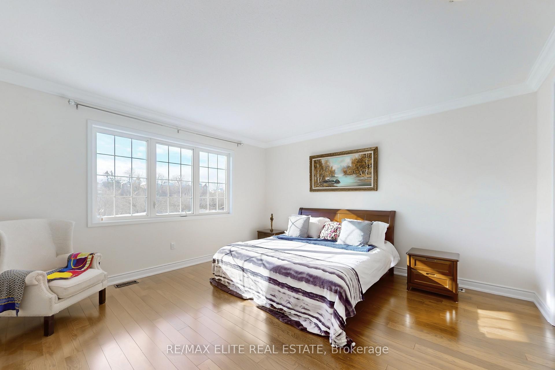 Photo 24 of 105 Bridgepointe Court, Aurora, Rural Aurora — HOMEH