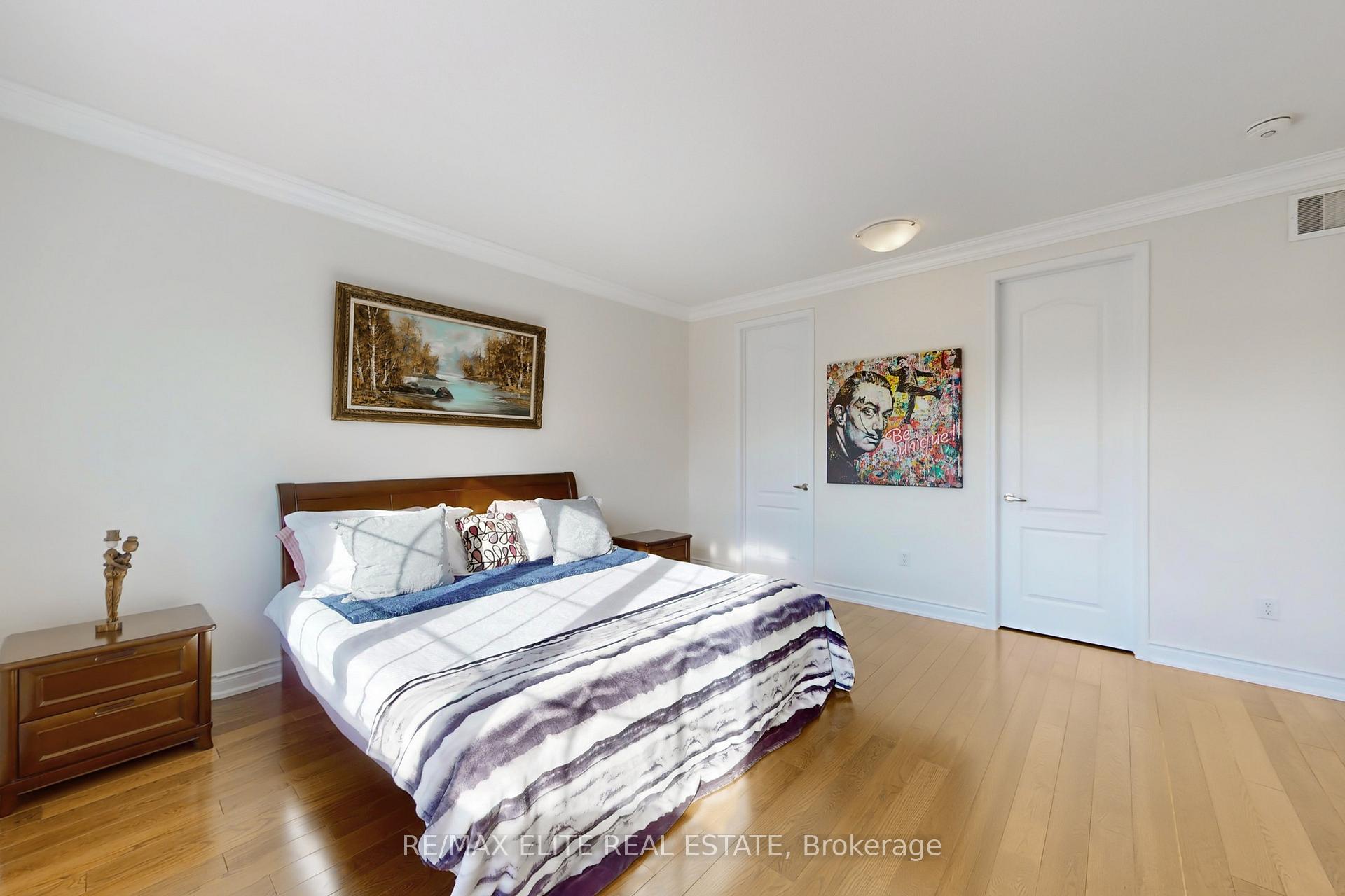 Photo 22 of 105 Bridgepointe Court, Aurora, Rural Aurora — HOMEH