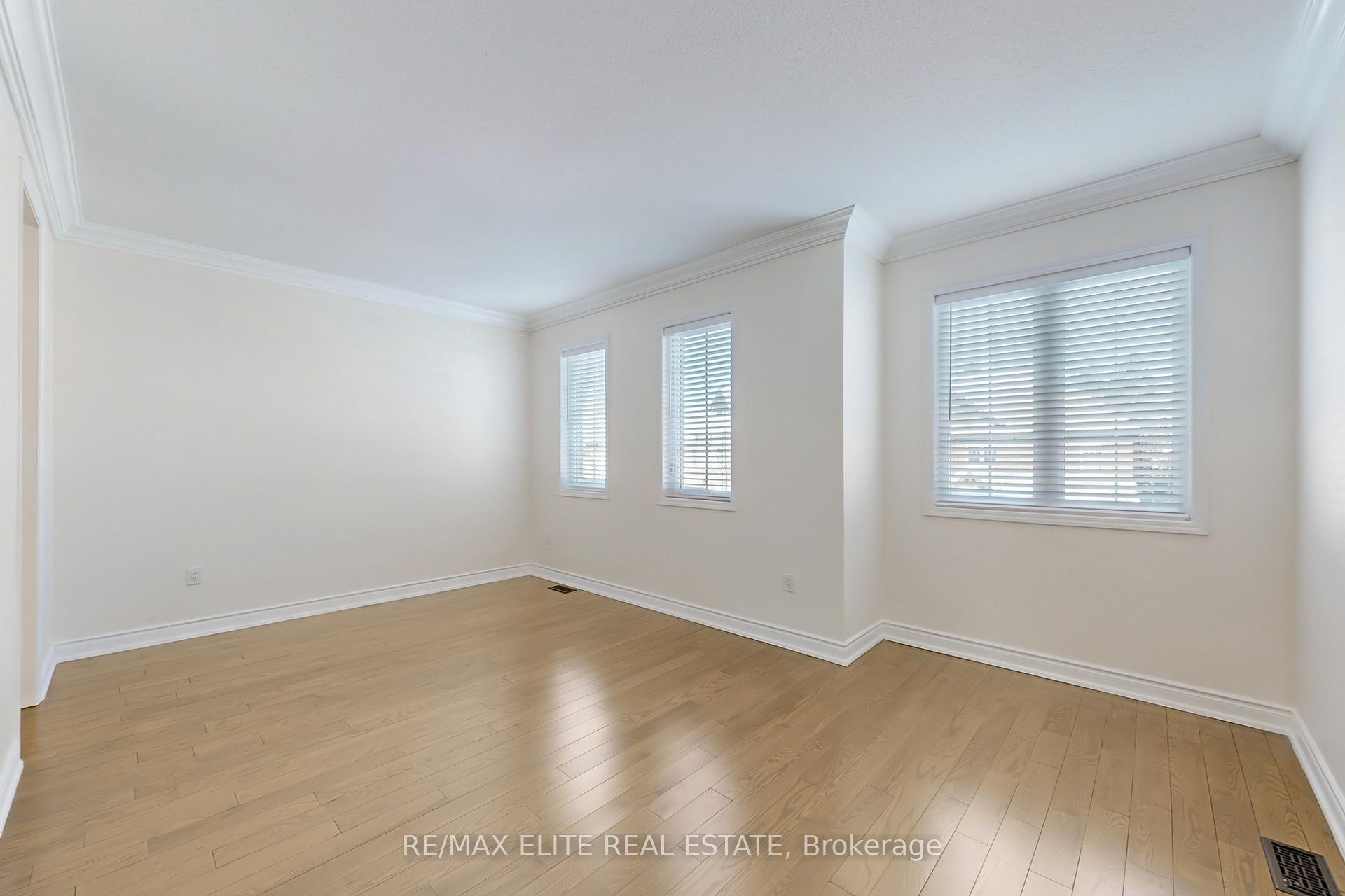 Photo 28 of 105 Bridgepointe Court, Aurora, Rural Aurora — HOMEH