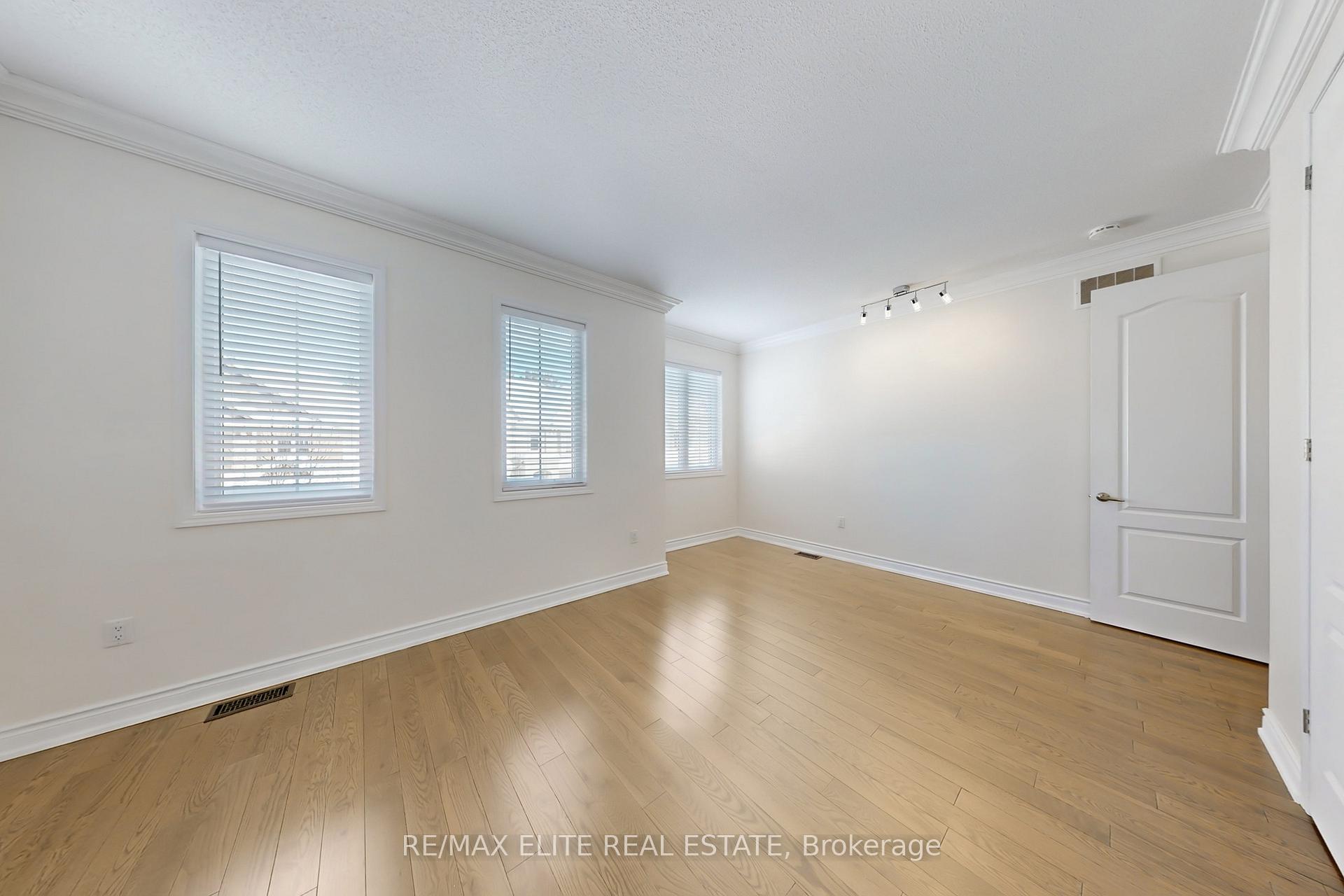 Photo 29 of 105 Bridgepointe Court, Aurora, Rural Aurora — HOMEH