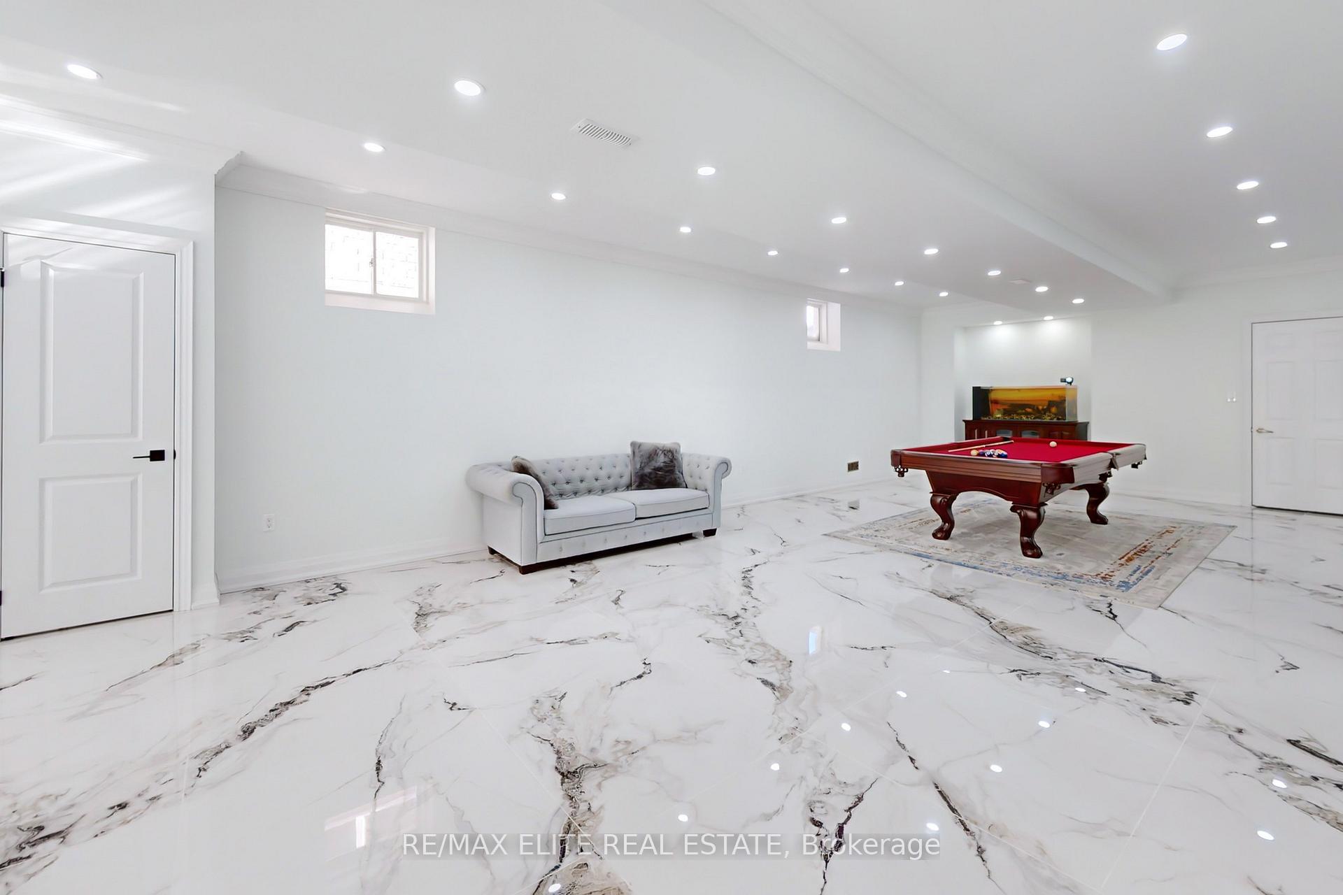 Photo 32 of 105 Bridgepointe Court, Aurora, Rural Aurora — HOMEH