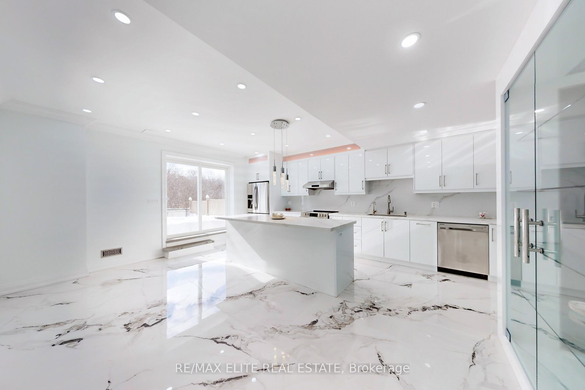 Photo 35 of 105 Bridgepointe Court, Aurora, Rural Aurora — HOMEH