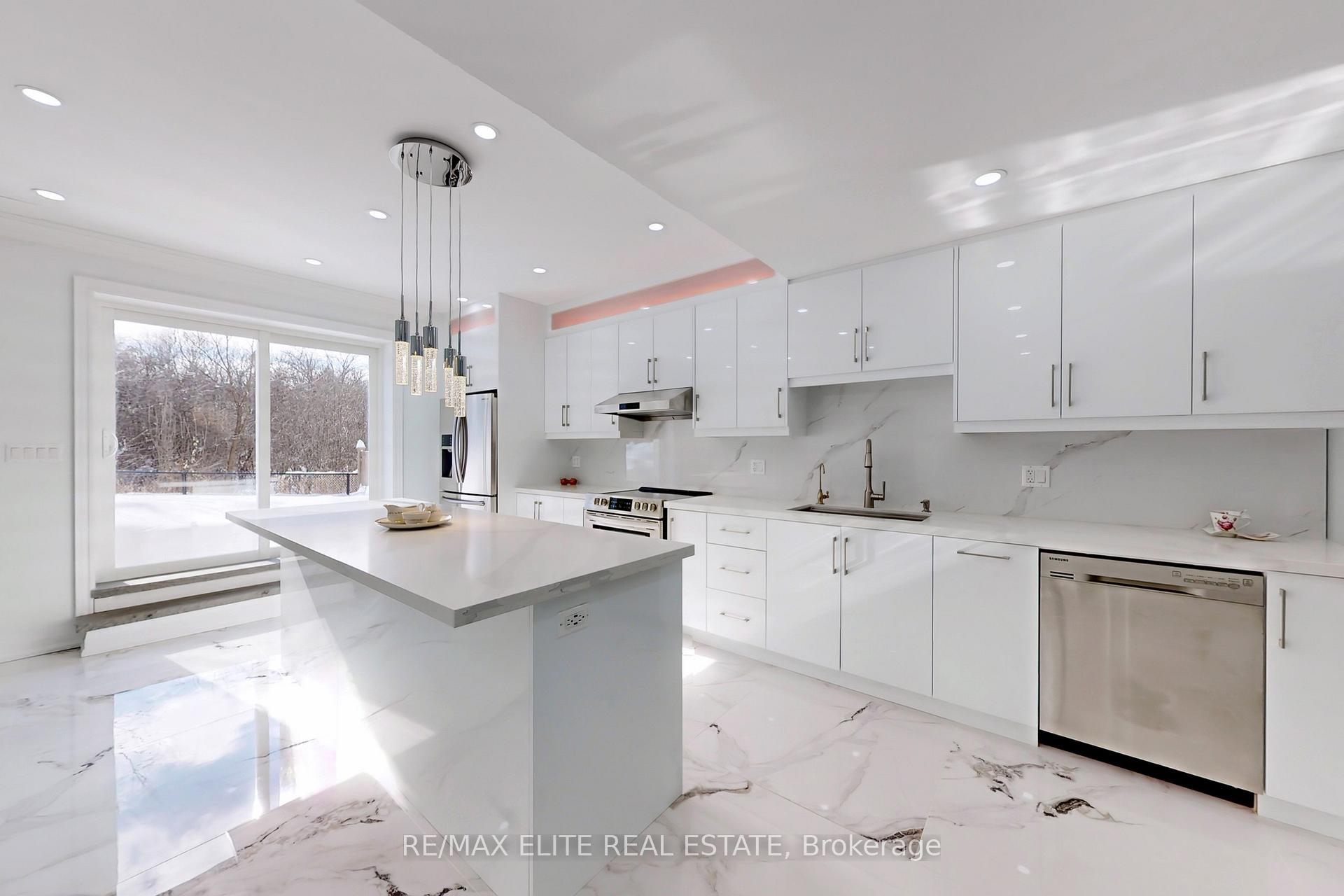 Photo 43 of 105 Bridgepointe Court, Aurora, Rural Aurora — HOMEH