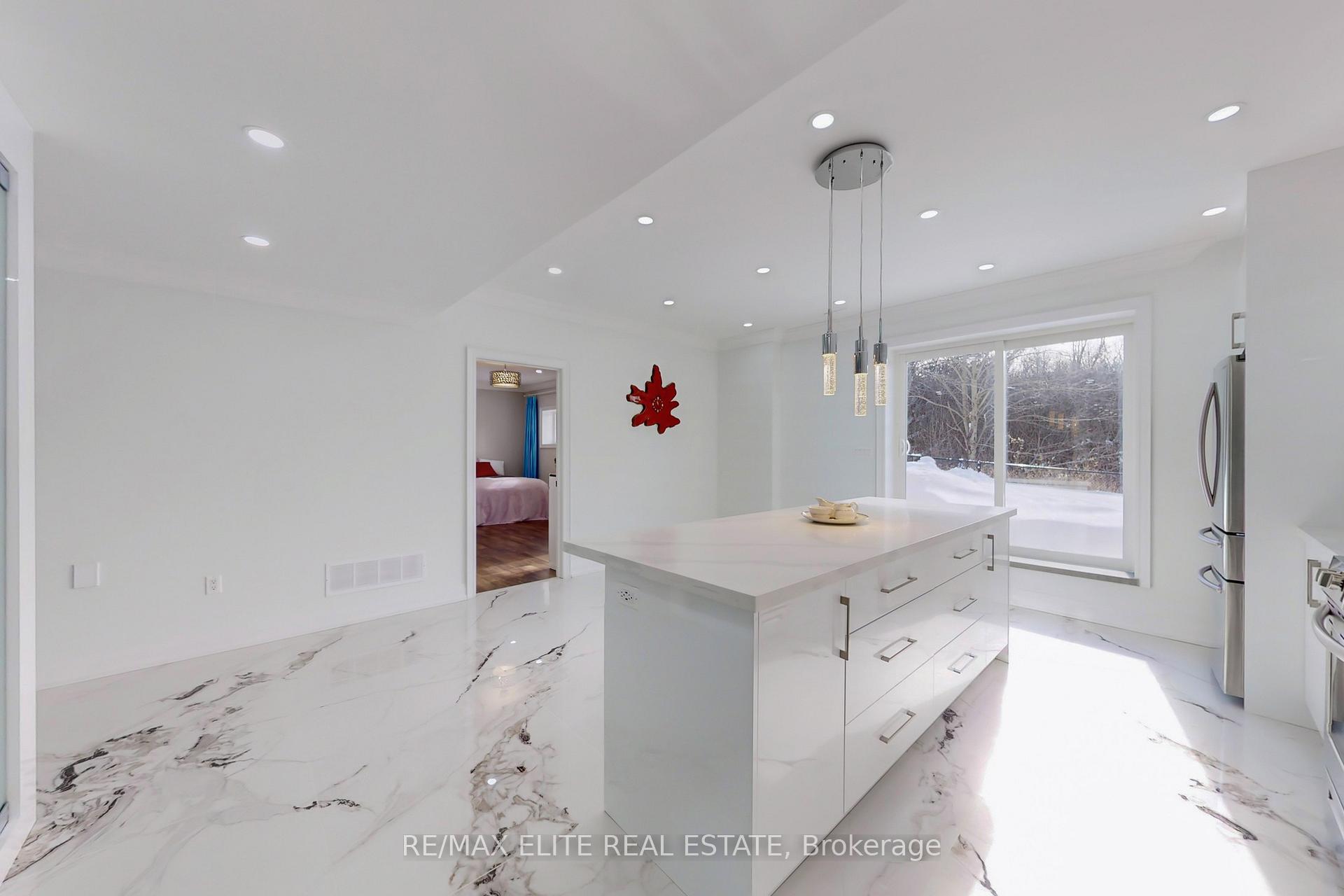 Photo 40 of 105 Bridgepointe Court, Aurora, Rural Aurora — HOMEH