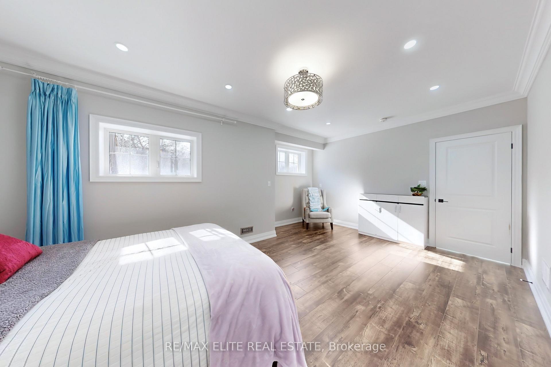 Photo 46 of 105 Bridgepointe Court, Aurora, Rural Aurora — HOMEH