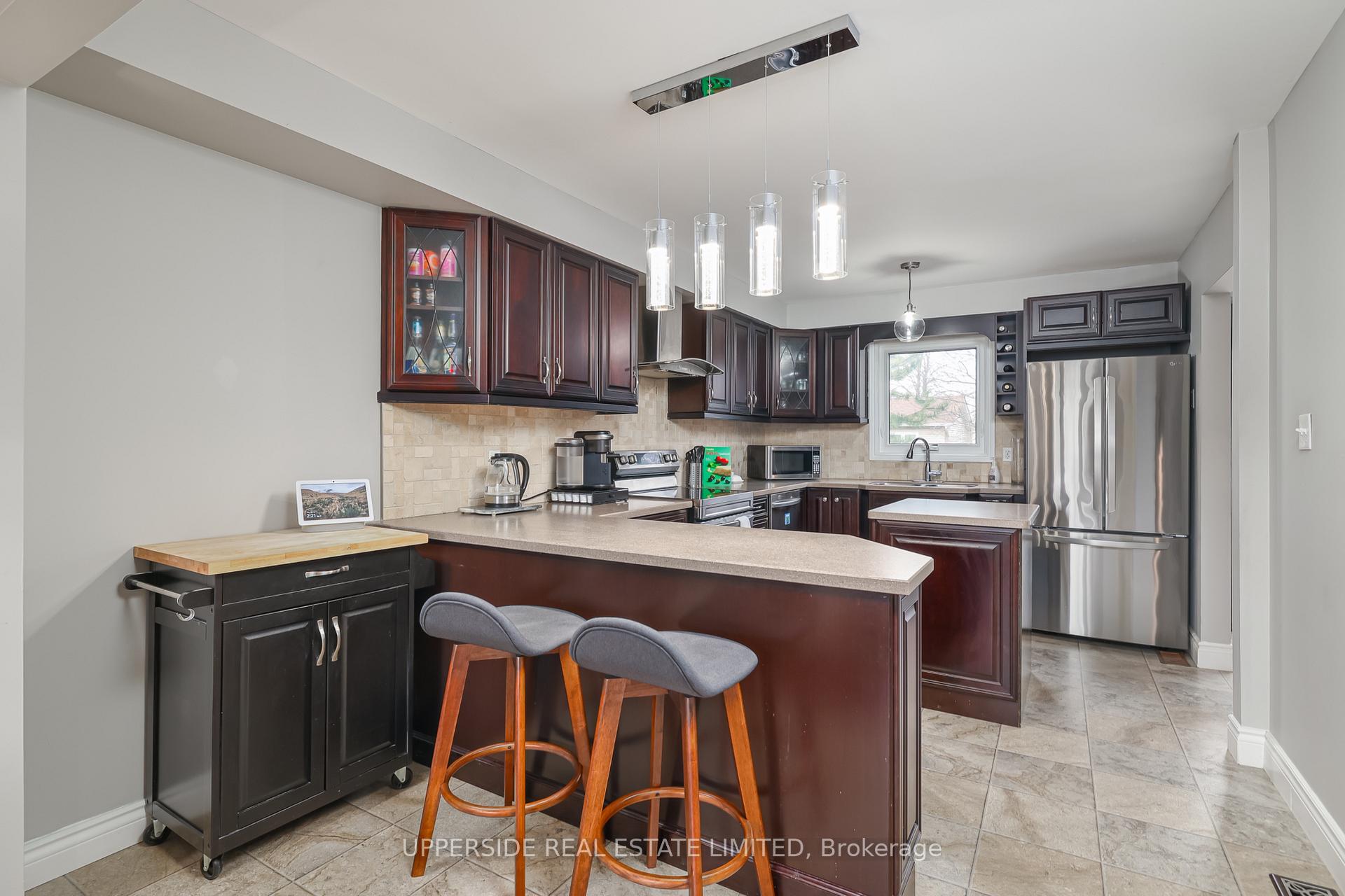 Photo 9 of 69 Janedale Crescent, Whitby, Blue Grass Meadows — HOMEH